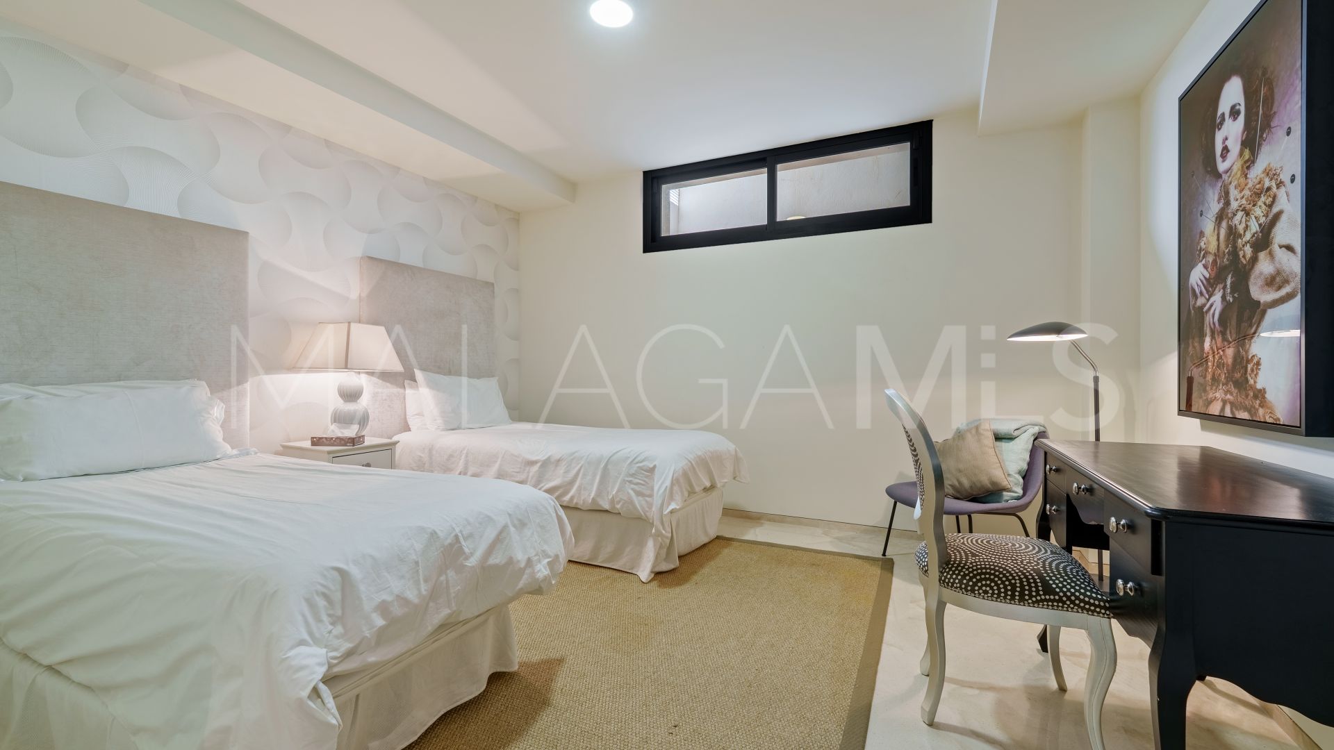 Villa for sale in Nueva Andalucia