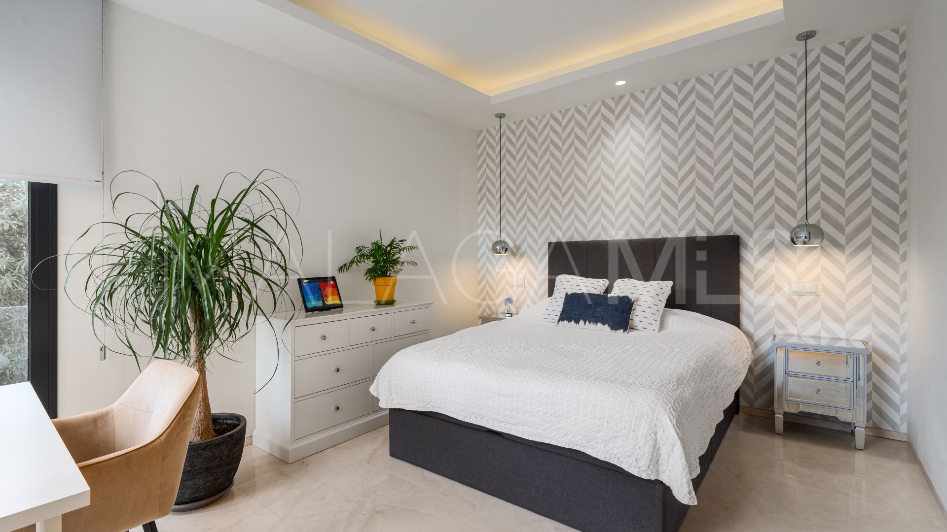 Villa for sale in Nueva Andalucia