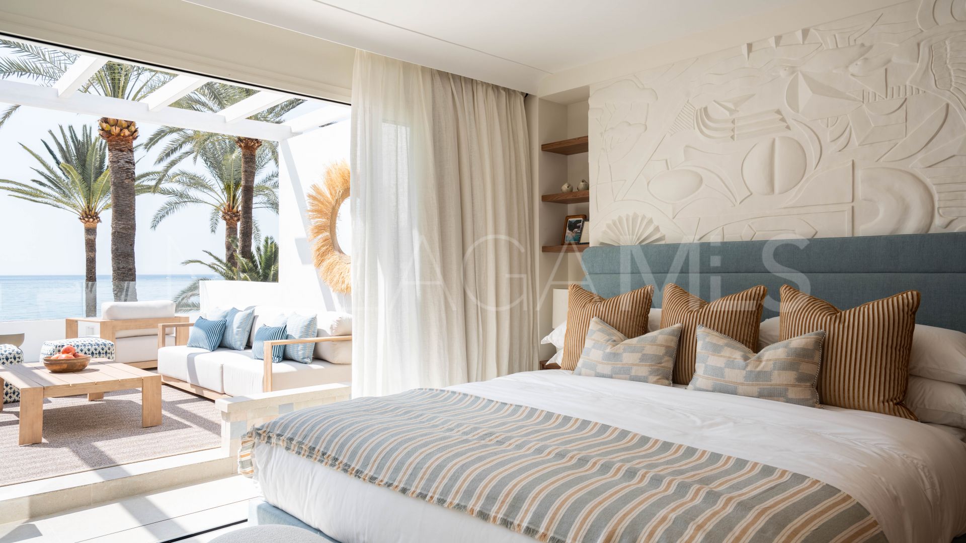 Semi detached villa with 3 bedrooms for sale in Marbella Golden Mile