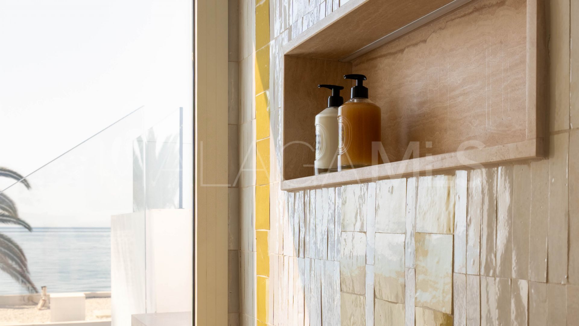 Semi detached villa with 3 bedrooms for sale in Marbella Golden Mile