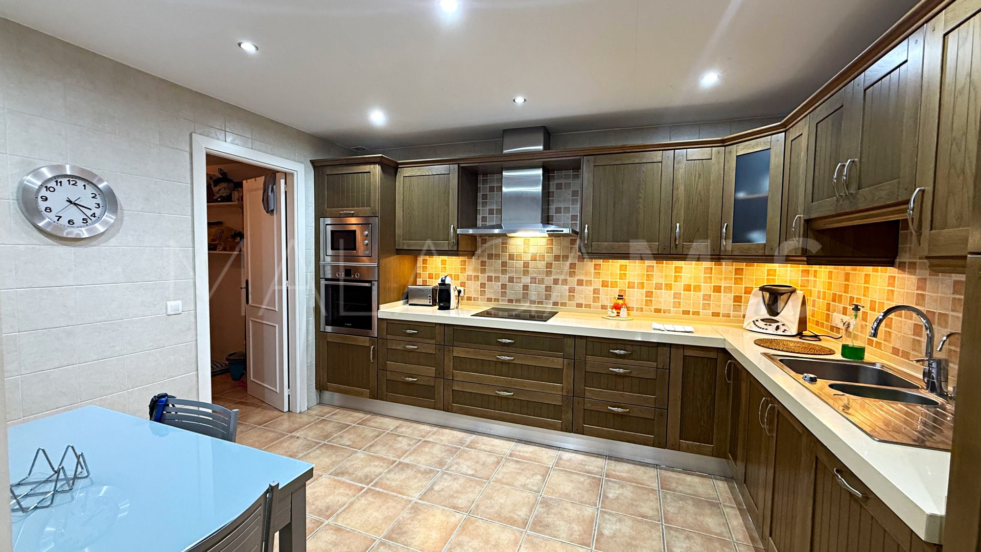 Erdgeschosswohnung for sale in Nueva Andalucia