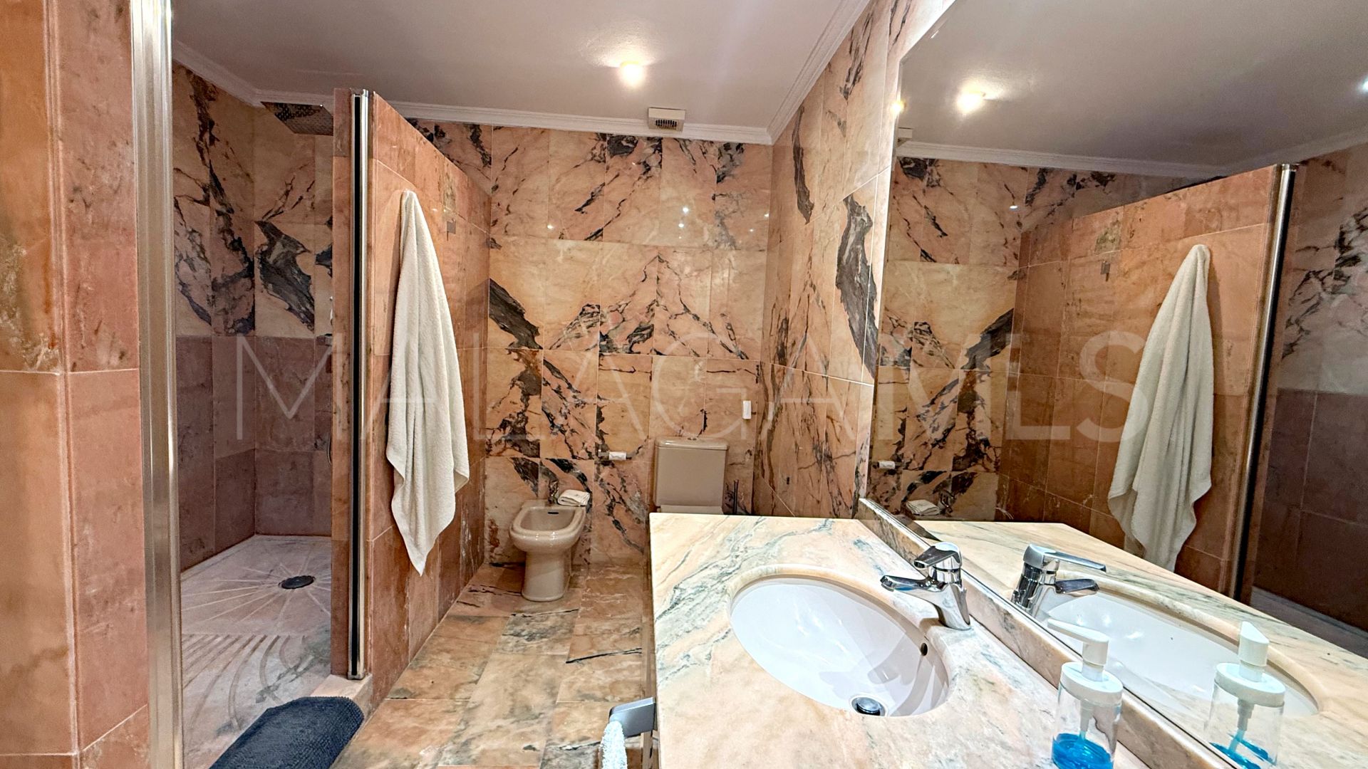 Erdgeschosswohnung for sale in Nueva Andalucia