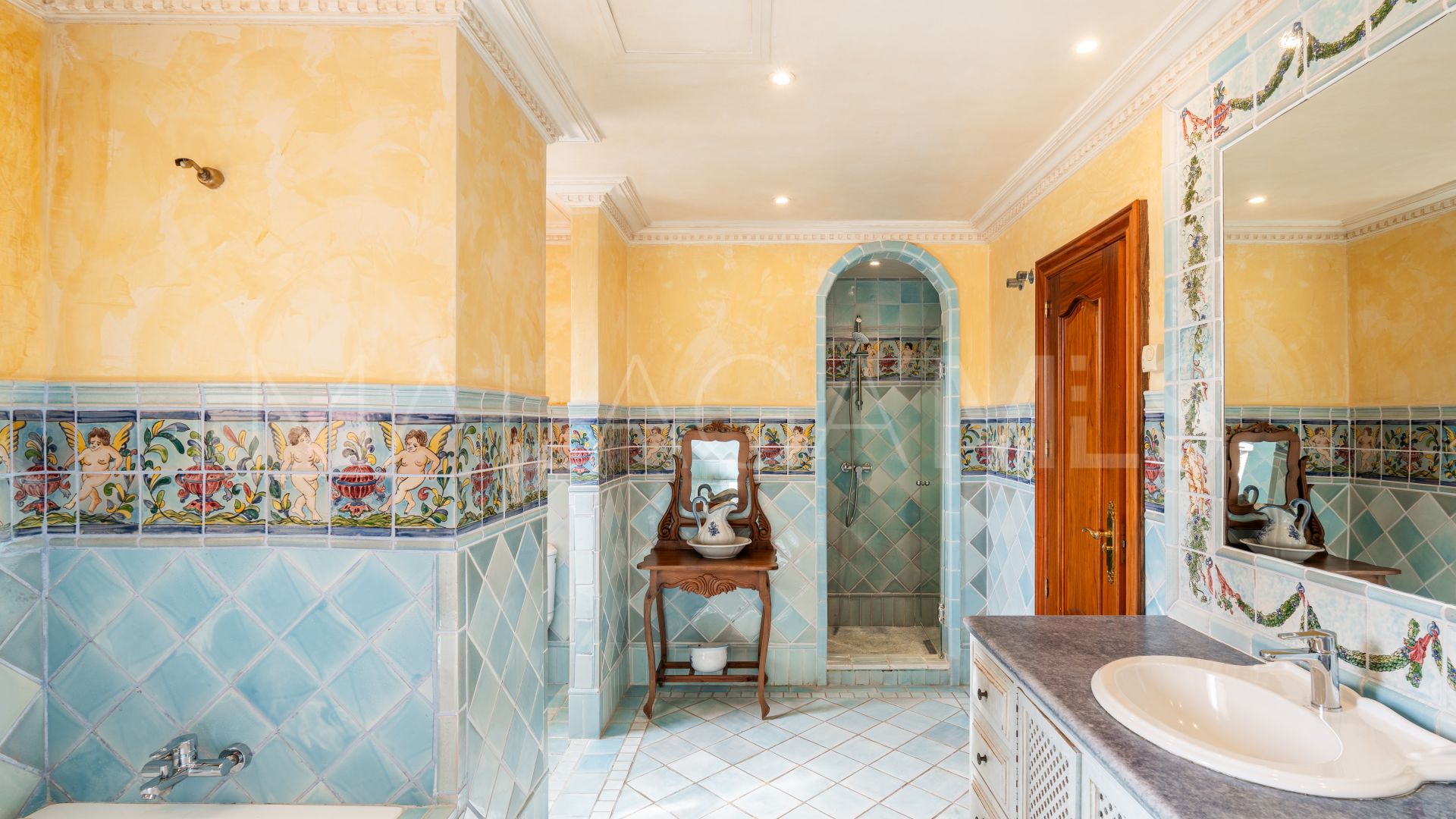 Estepona Este, Ático for sale with 5 bedrooms