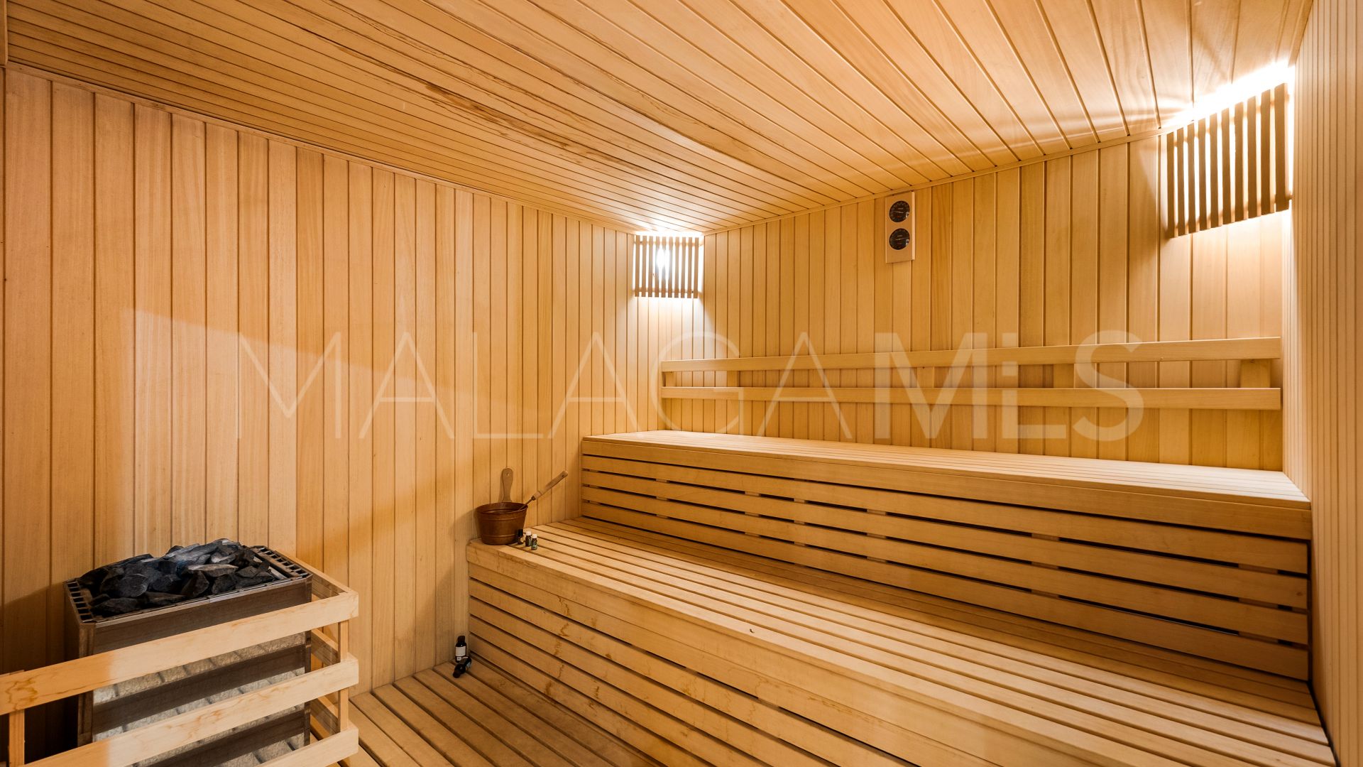 Villa for sale in Guadalmina Baja