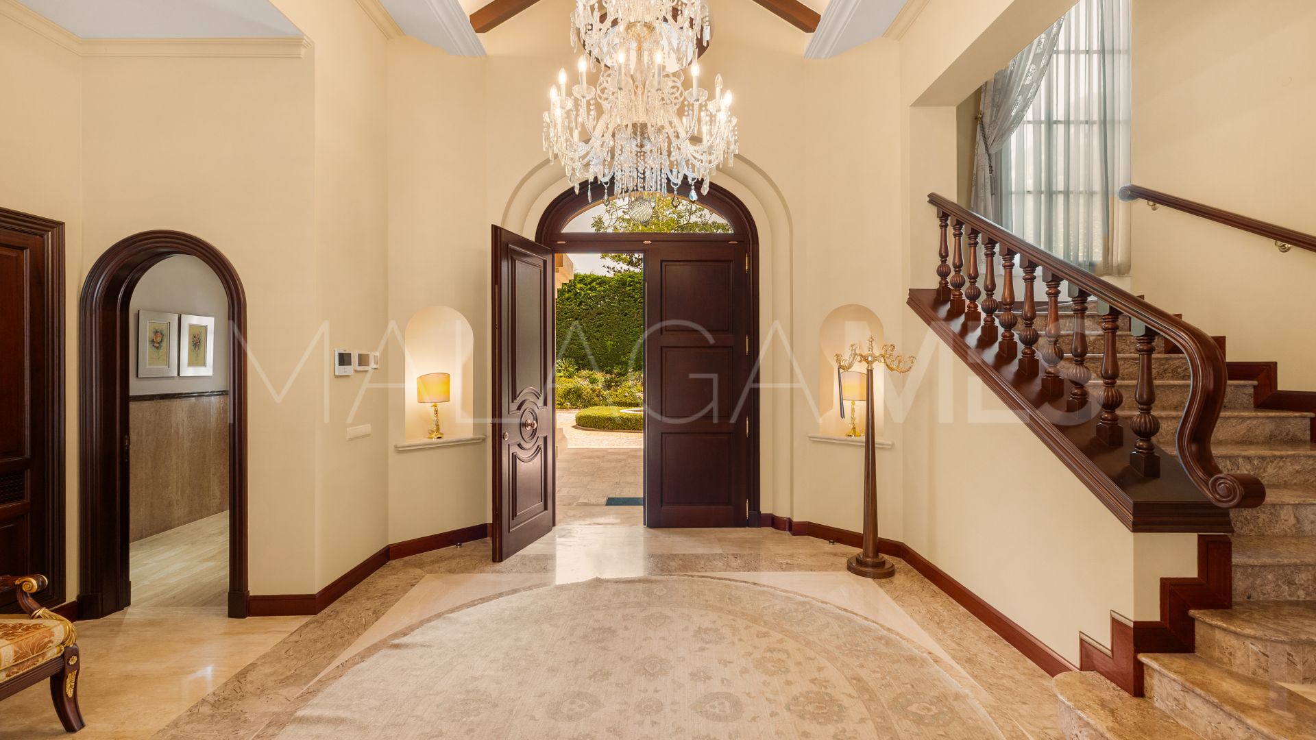 Villa for sale in Guadalmina Baja