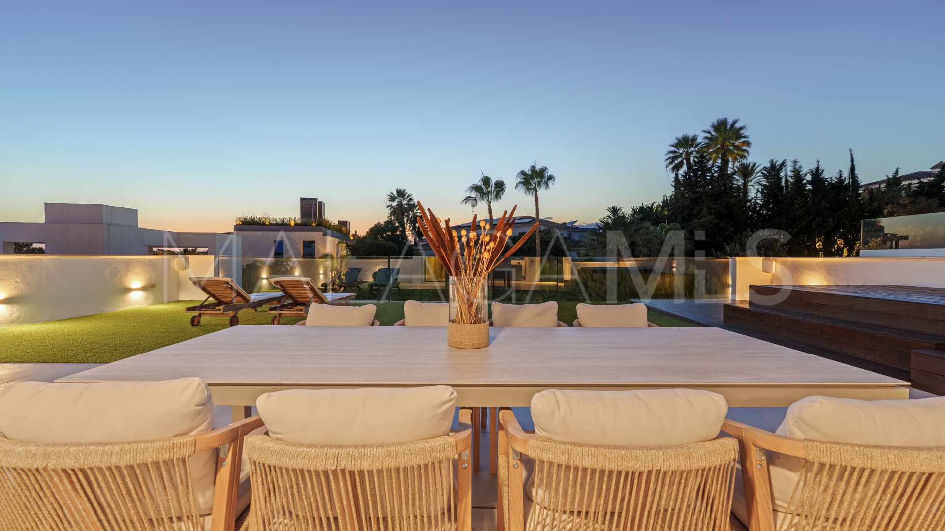 Villa for sale in Nueva Andalucia