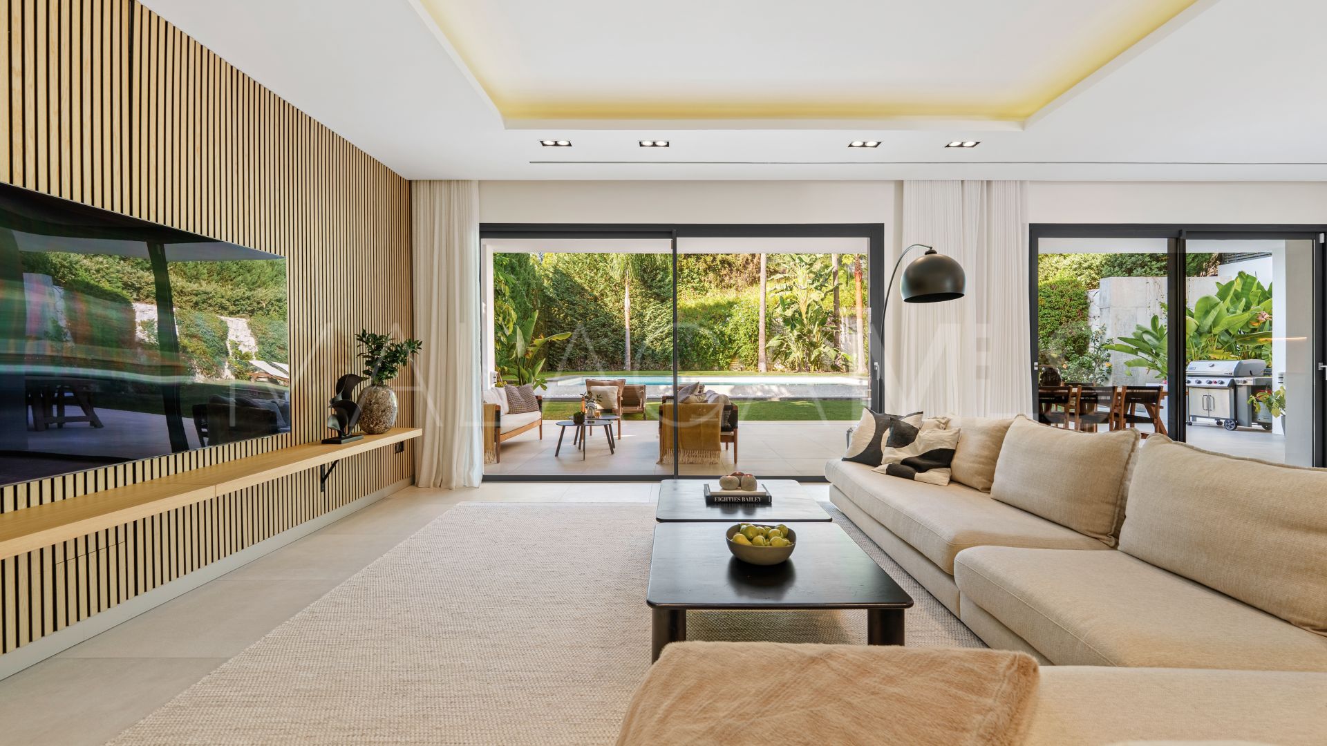 Villa for sale in Nueva Andalucia