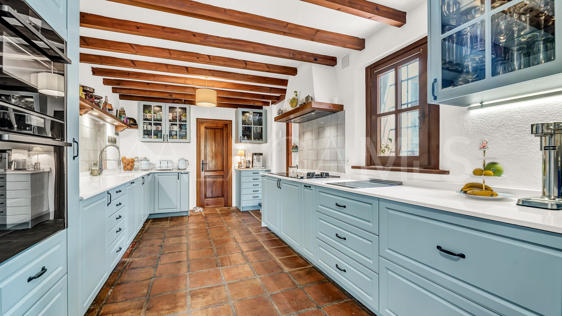 Villa for sale in Elviria with 7 bedrooms