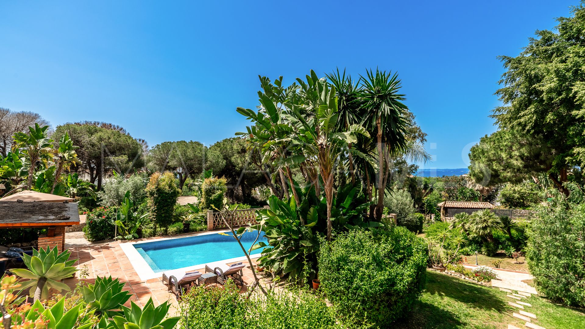 Villa for sale in Elviria with 7 bedrooms