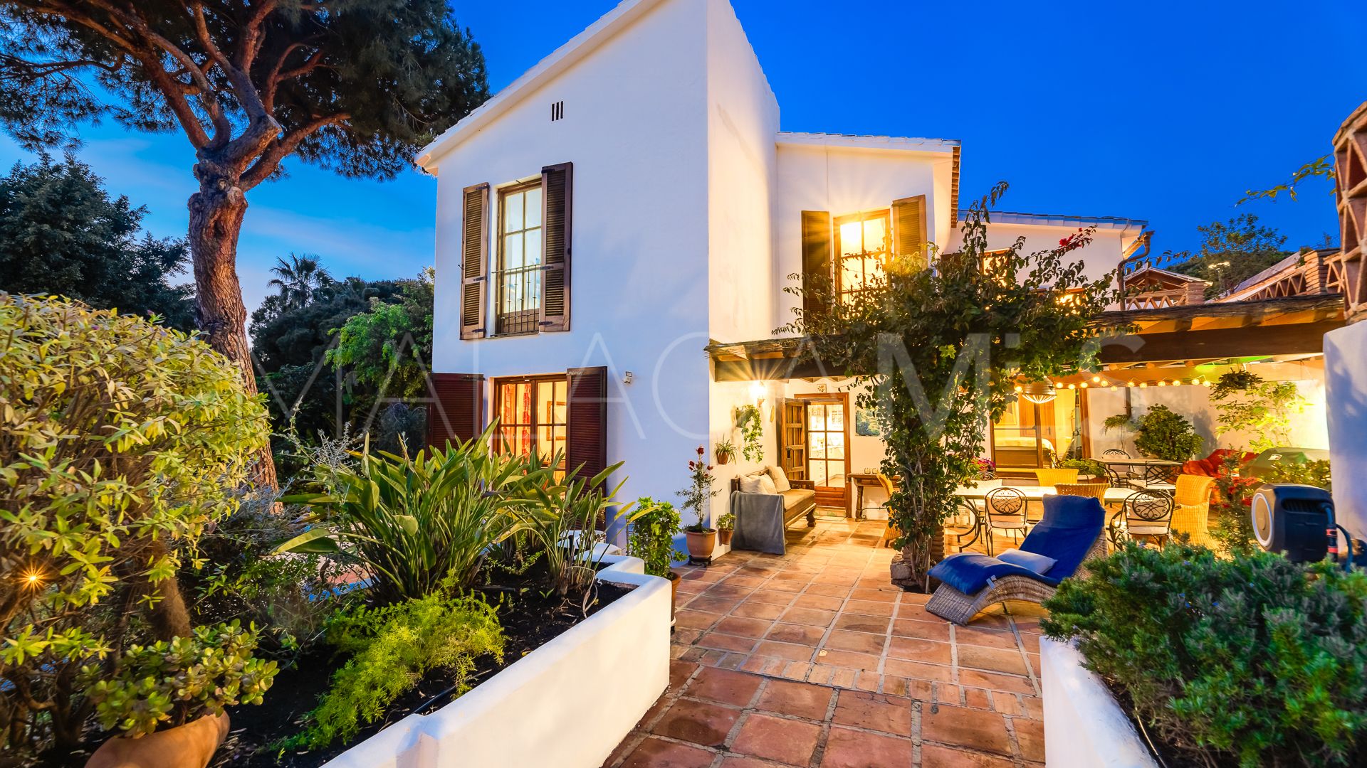 Villa for sale in Elviria with 7 bedrooms