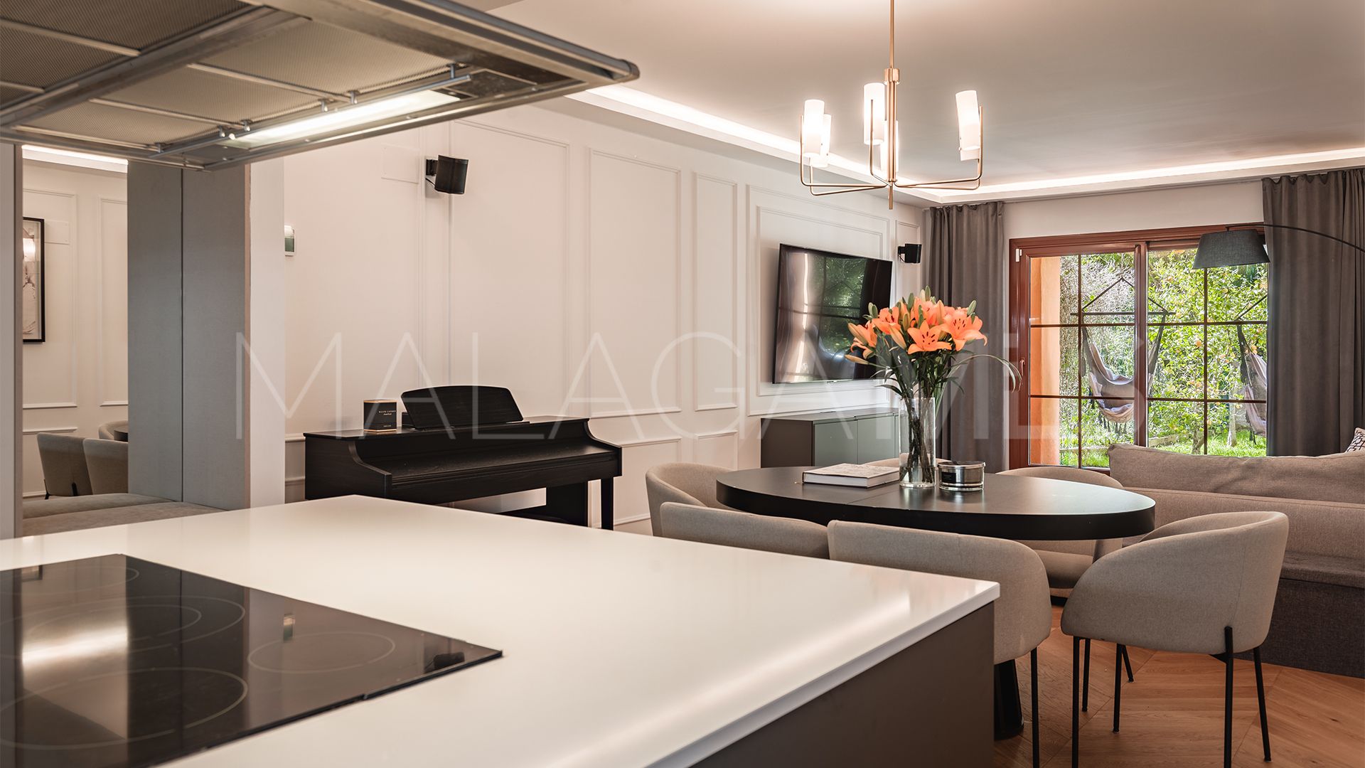 For sale apartment in Benahavis