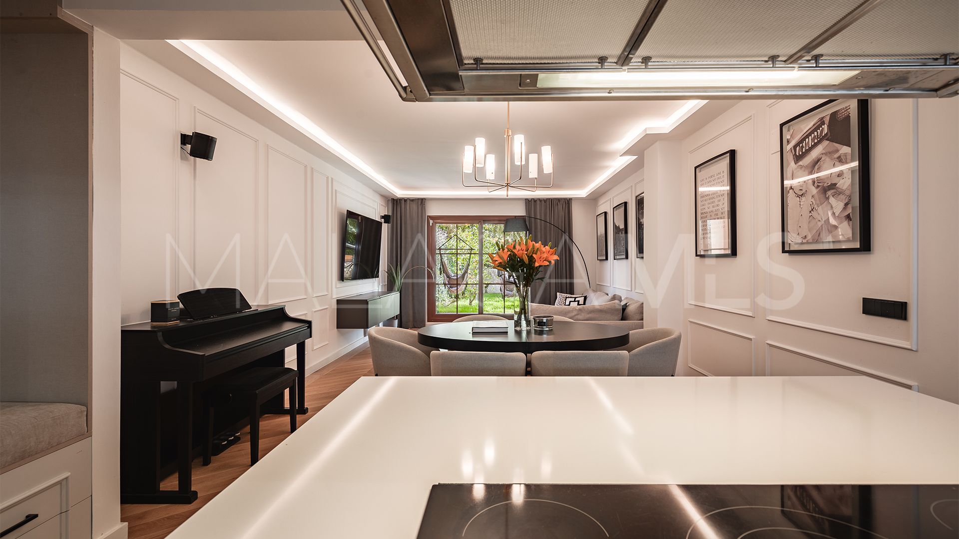 For sale apartment in Benahavis