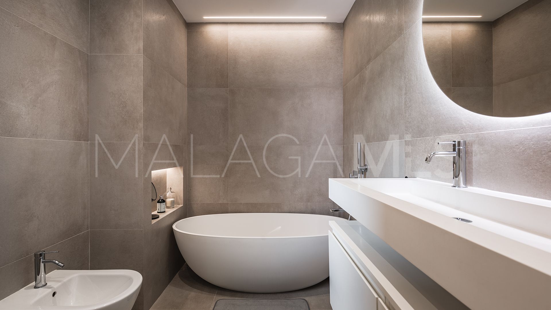 For sale apartment in Benahavis