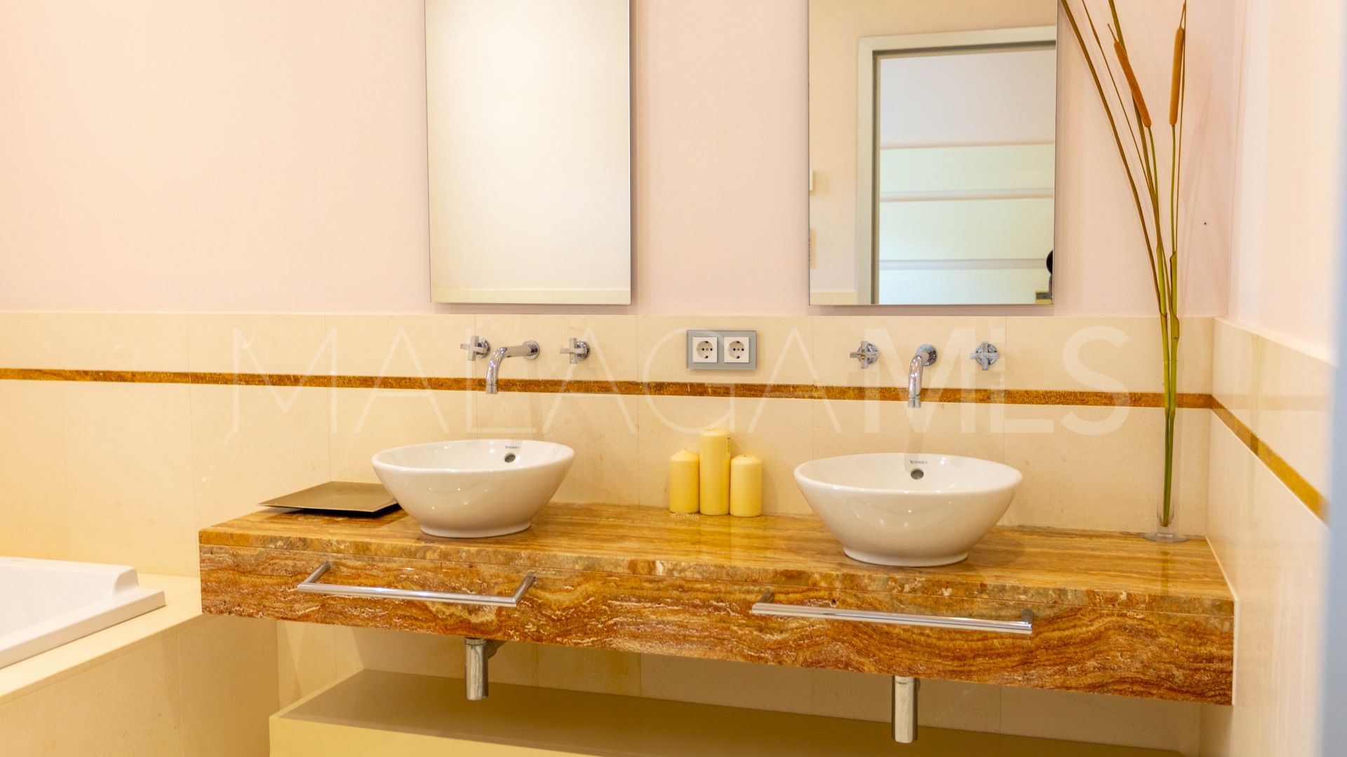 Einfamilienhaushälfte for sale in Golden Mile