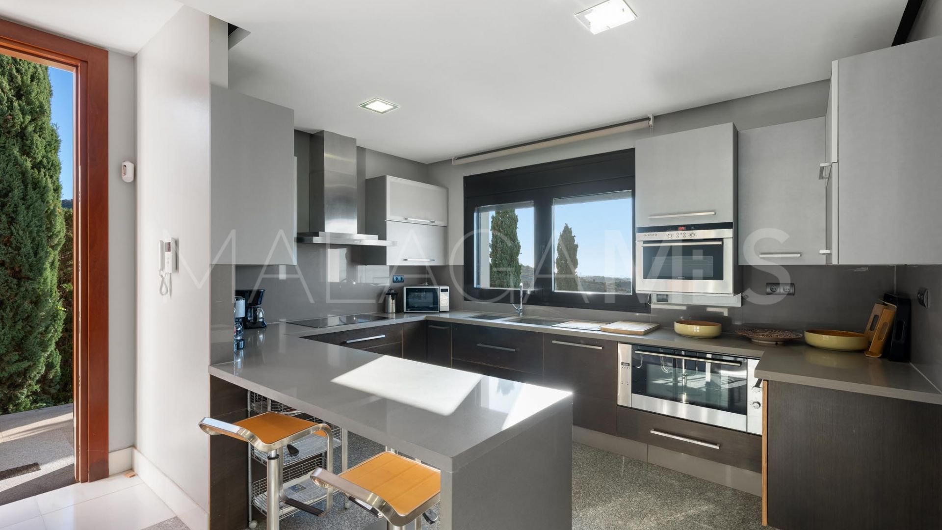 Los Altos de los Monteros, villa a la venta