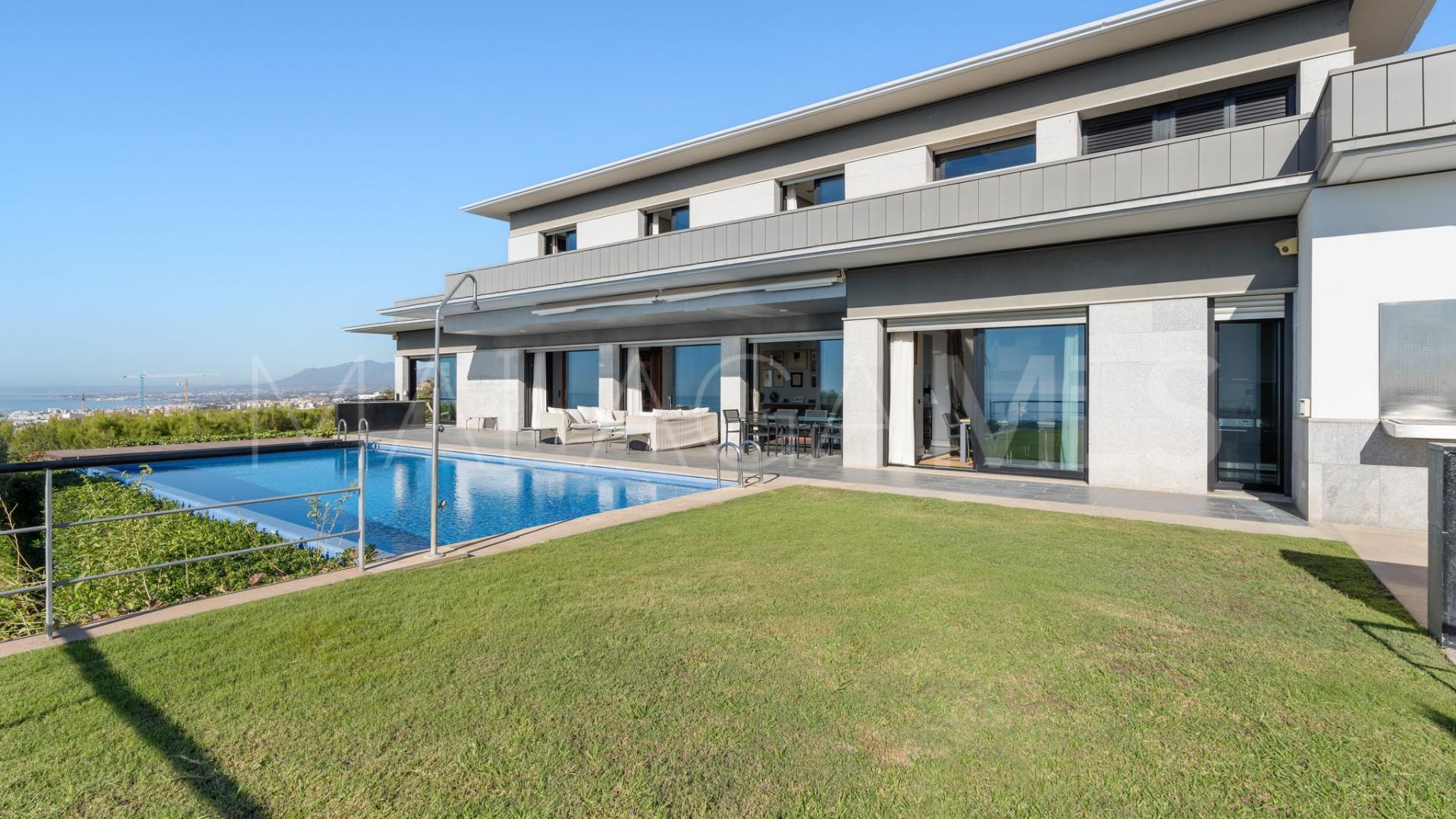 Los Altos de los Monteros, villa a la venta