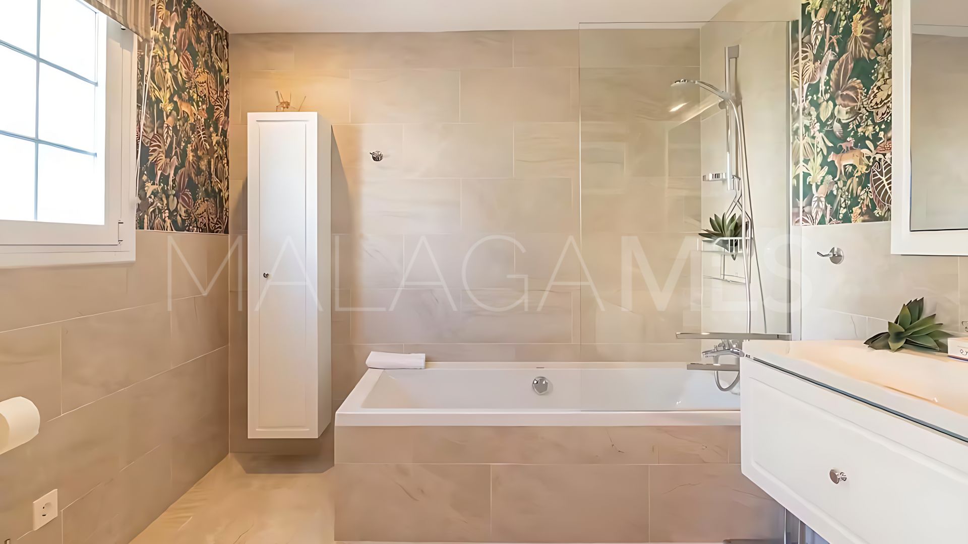 Buy villa with 5 bedrooms in Paraiso Alto