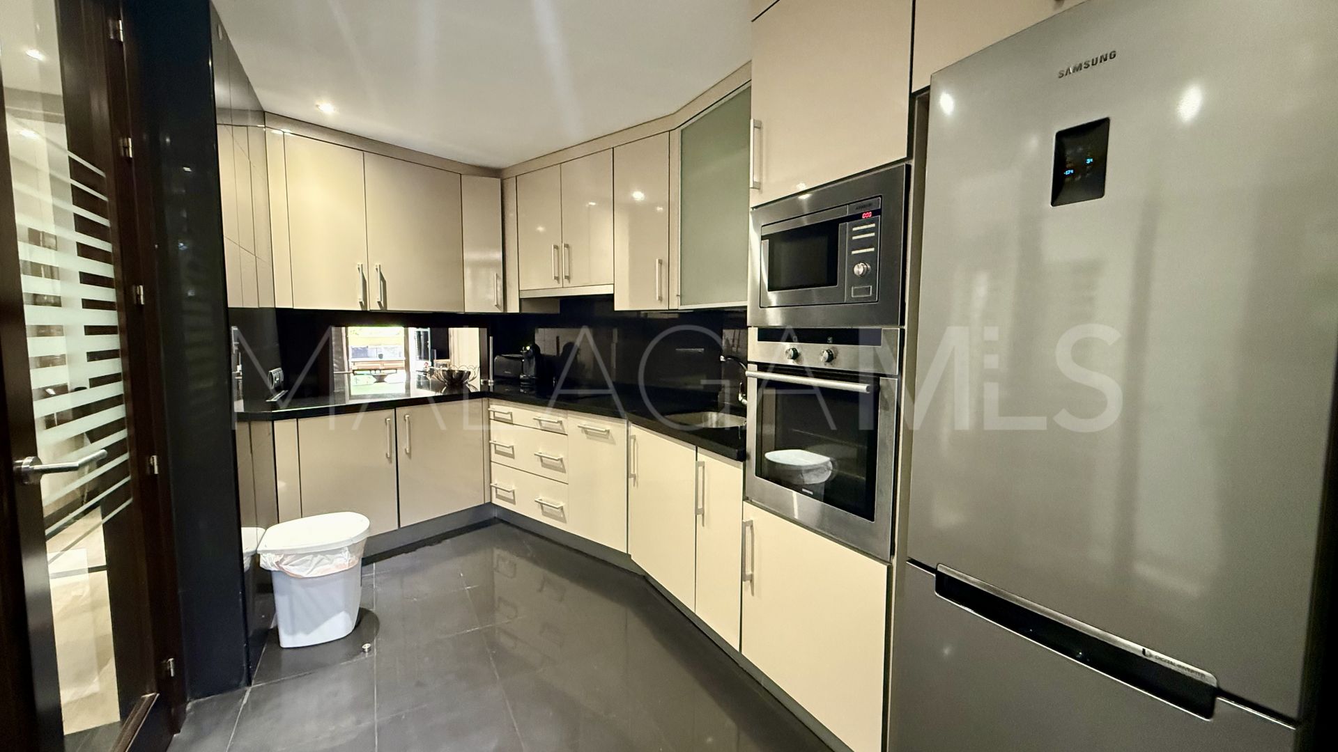 Apartment for sale in Bahia de la Plata with 3 bedrooms