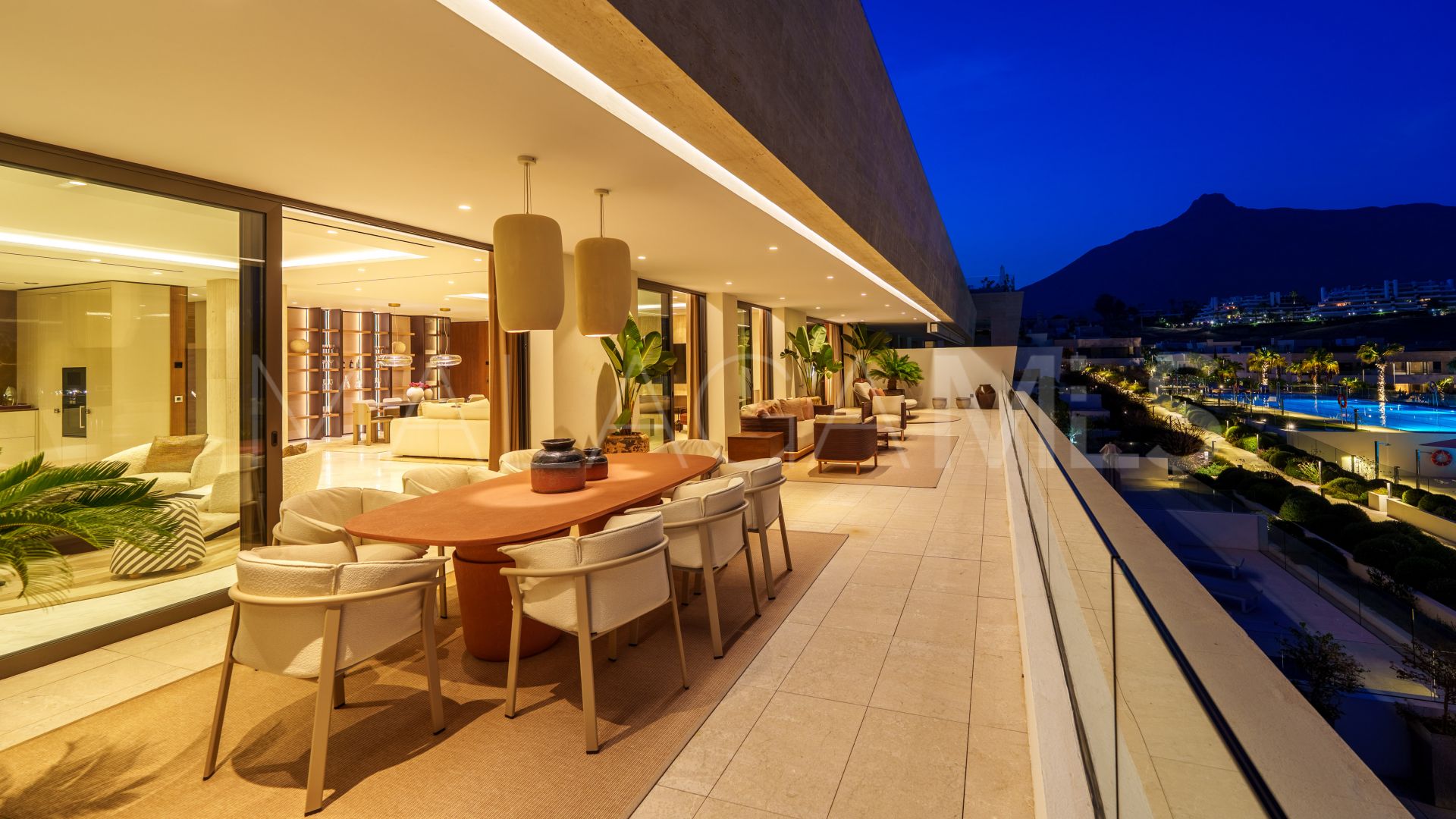 4 bedrooms duplex penthouse in Marbella Golden Mile for sale