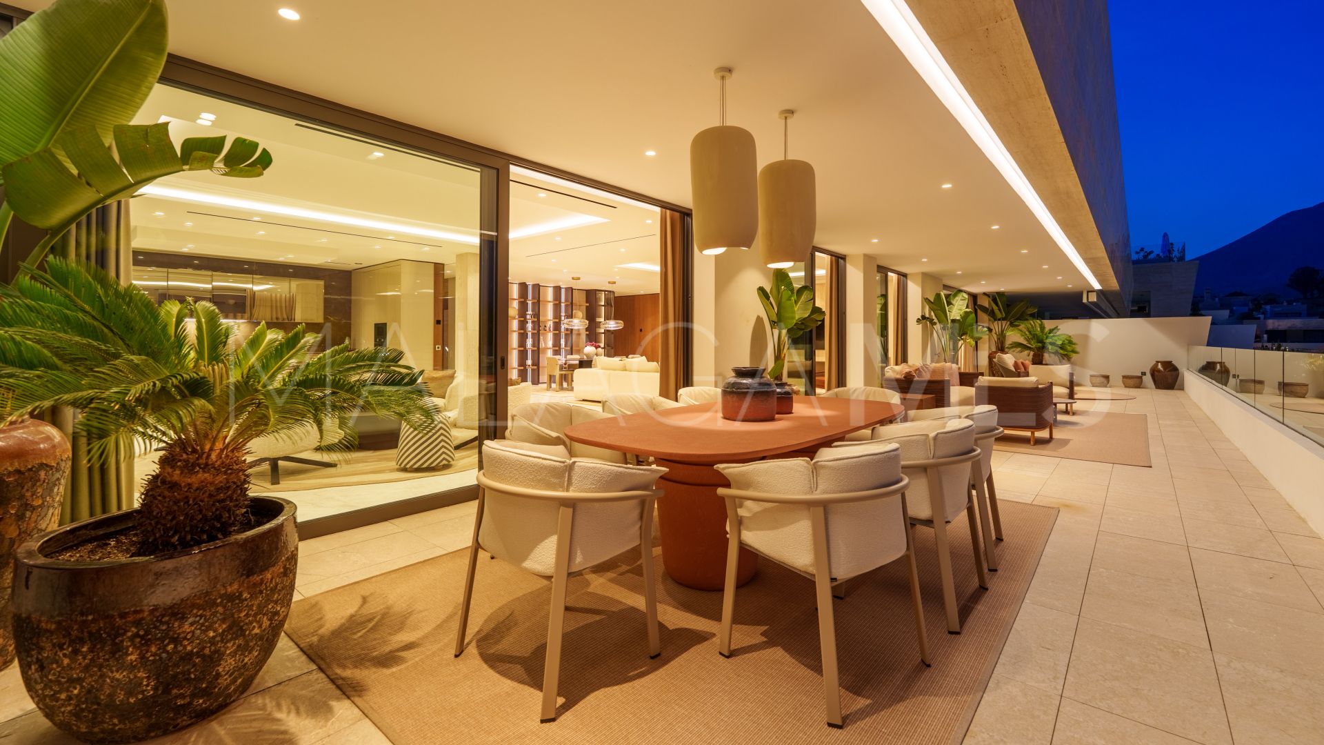 4 bedrooms duplex penthouse in Marbella Golden Mile for sale