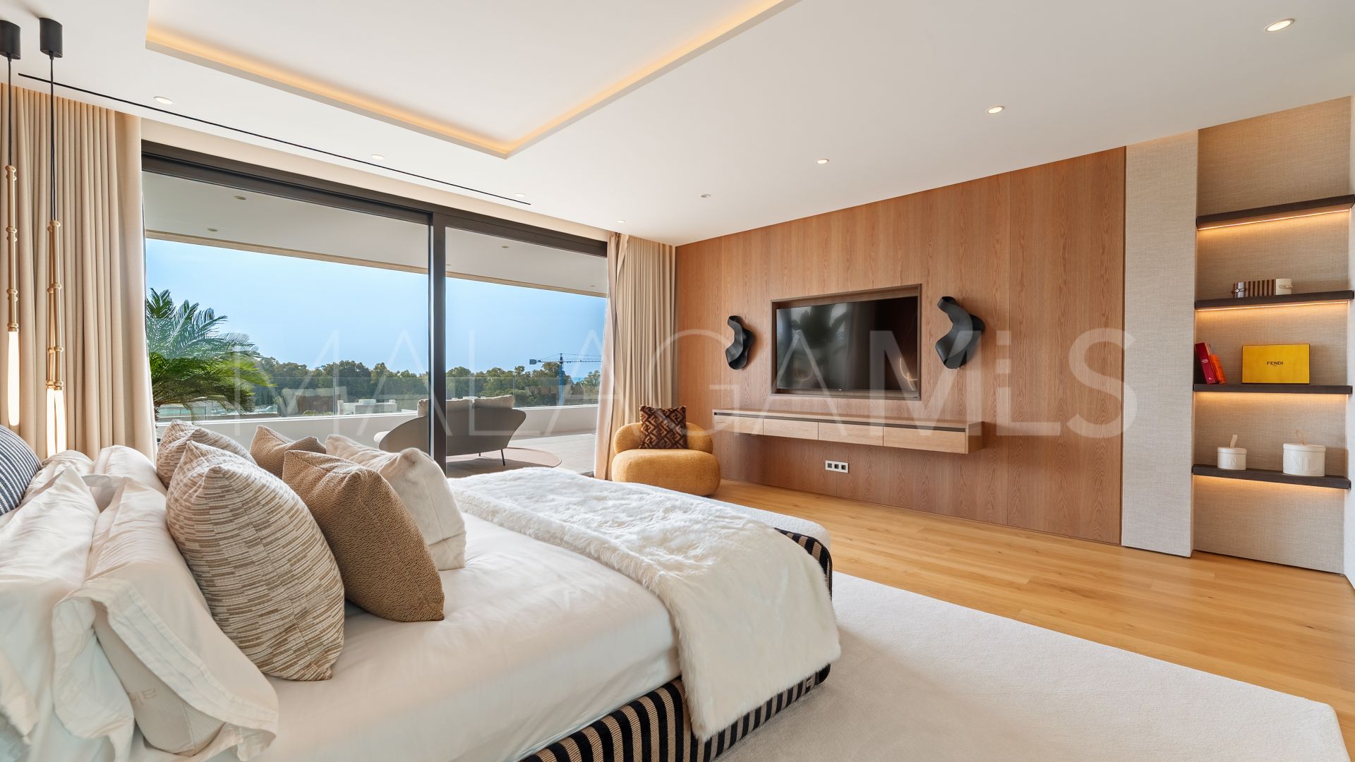 4 bedrooms duplex penthouse in Marbella Golden Mile for sale
