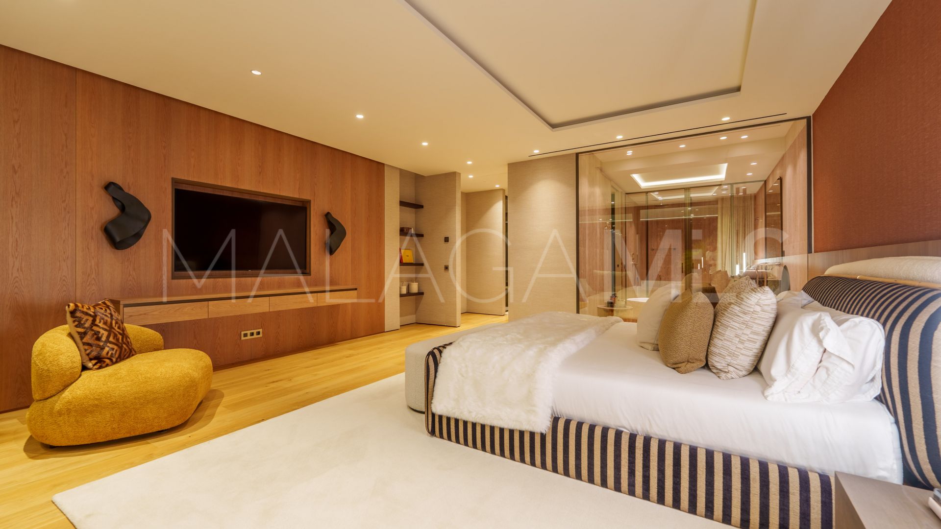 4 bedrooms duplex penthouse in Marbella Golden Mile for sale