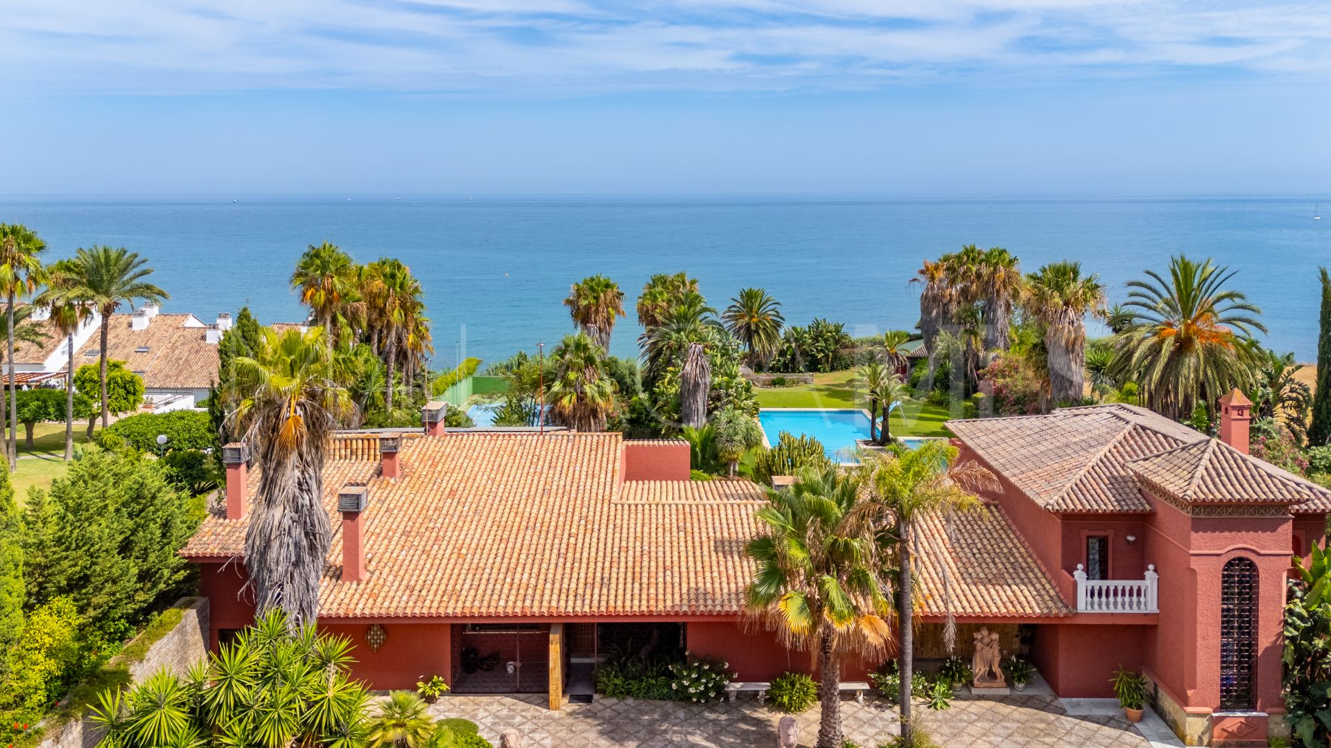 Villa for sale in Estepona