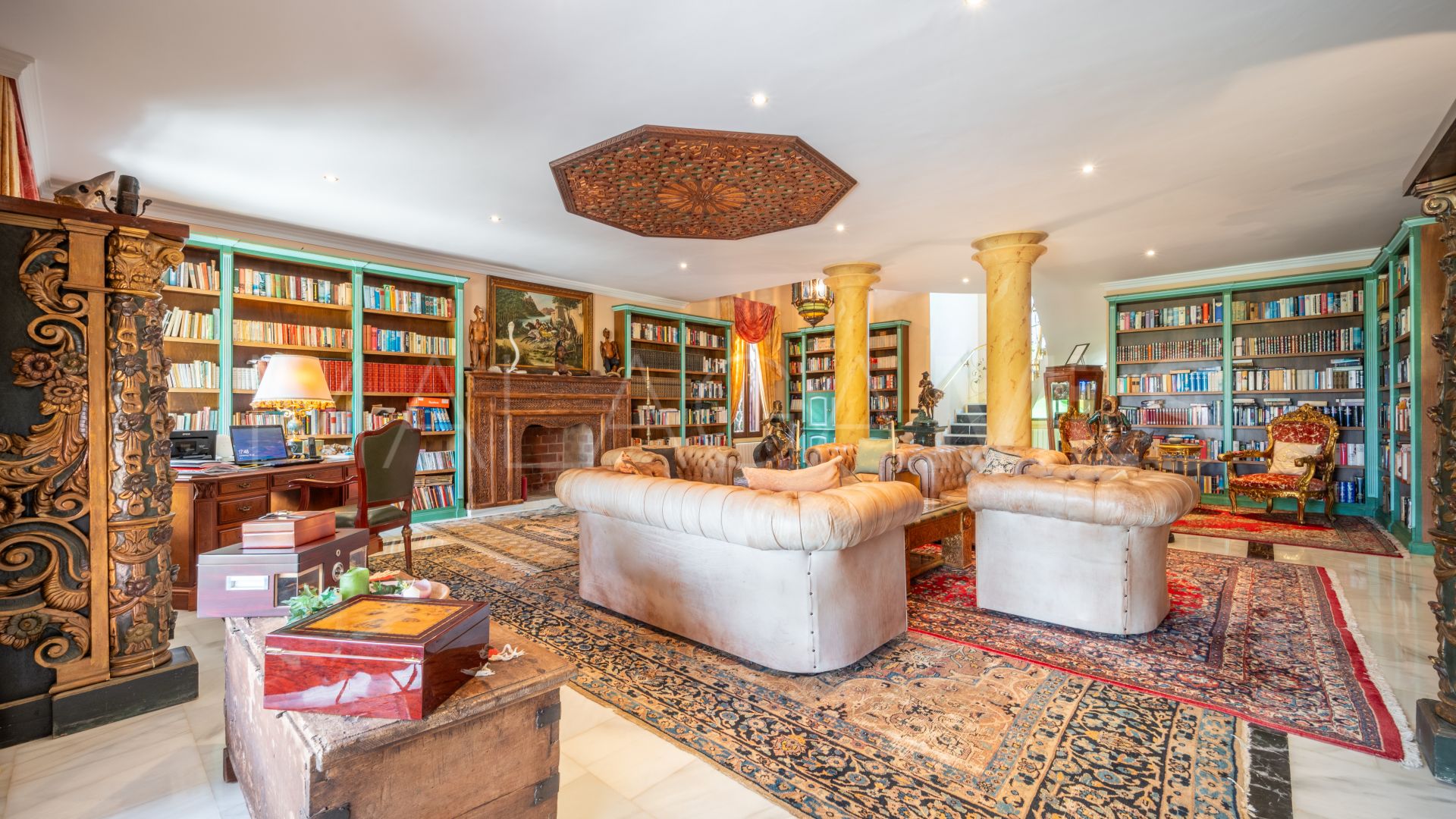 Villa for sale in Estepona