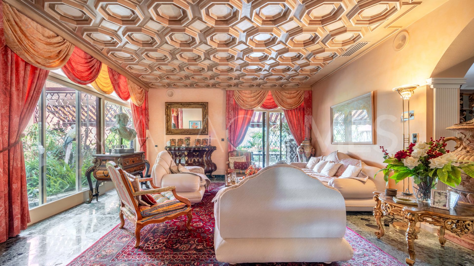 Villa for sale in Estepona