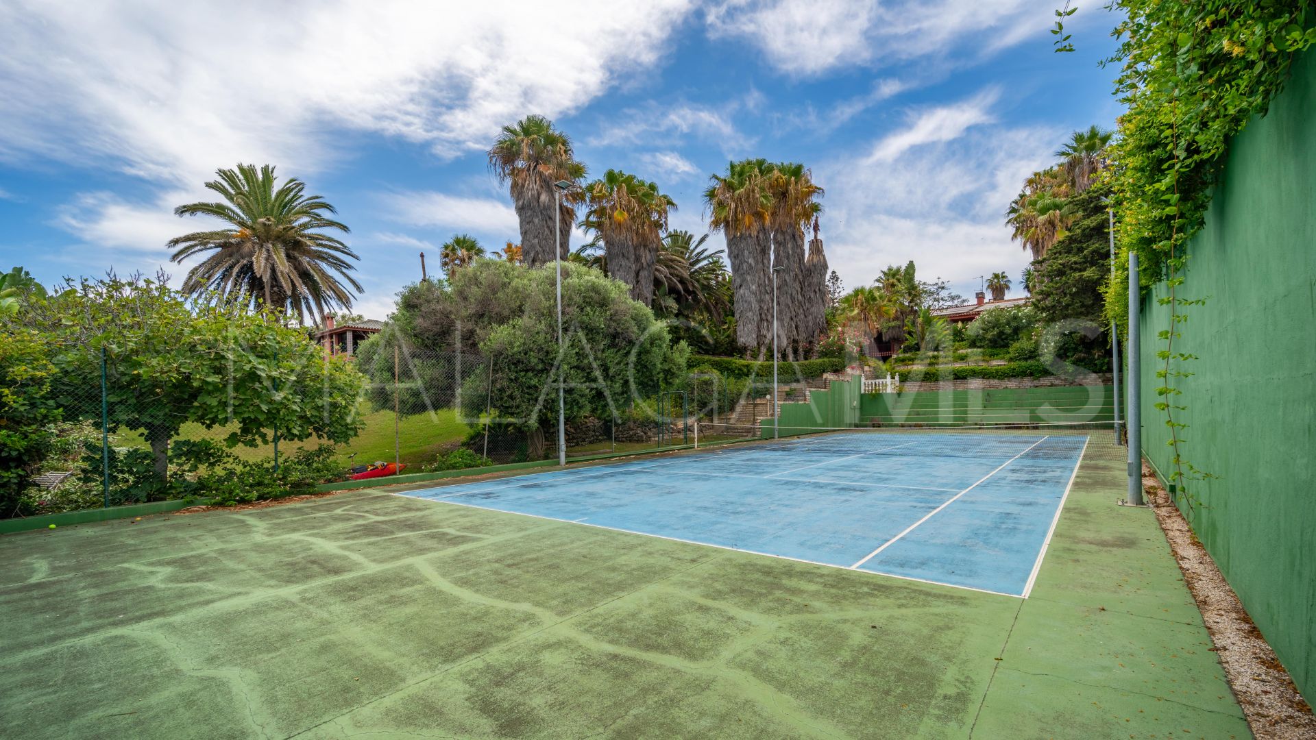 Villa for sale in Estepona