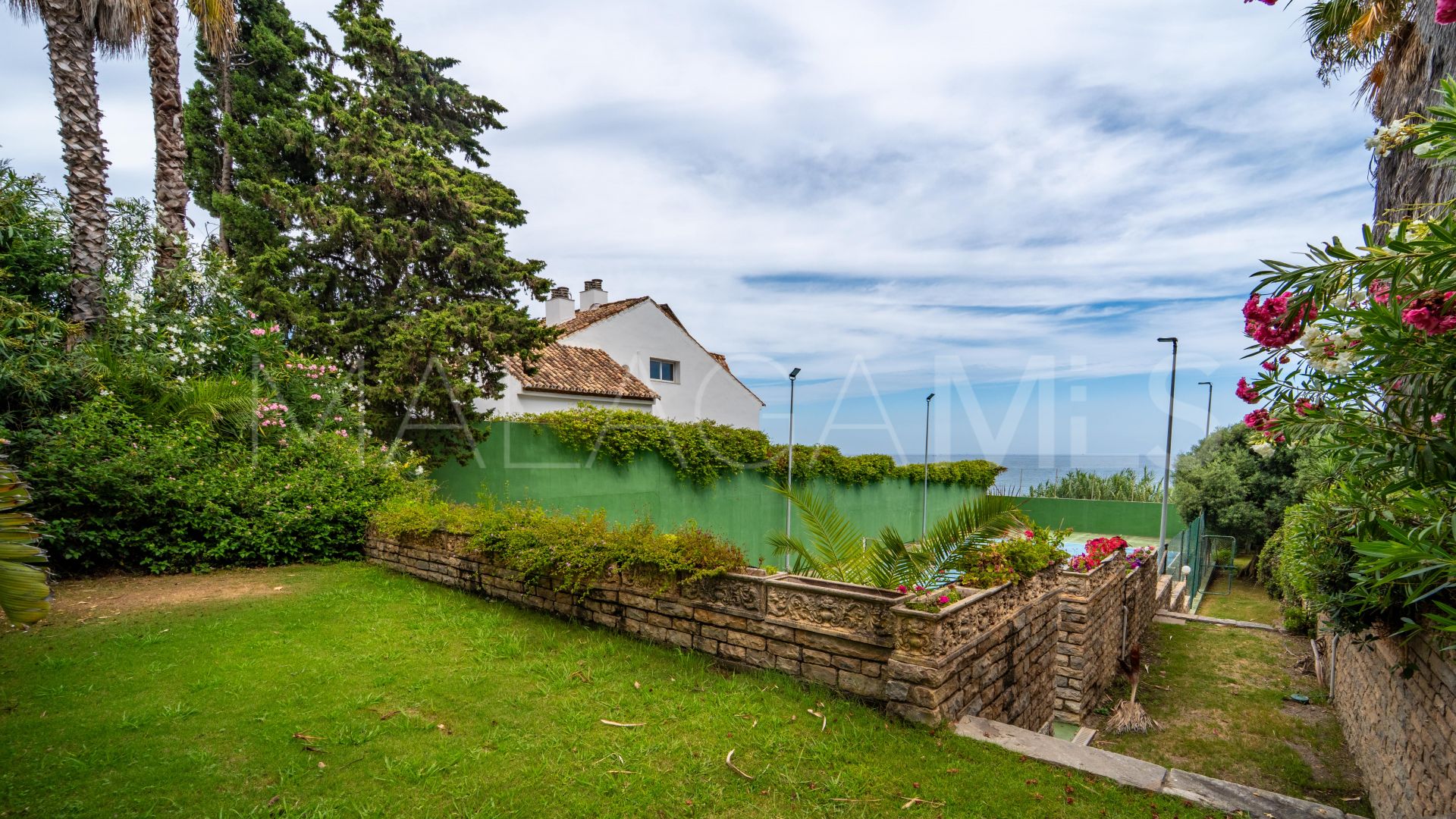 Villa for sale in Estepona