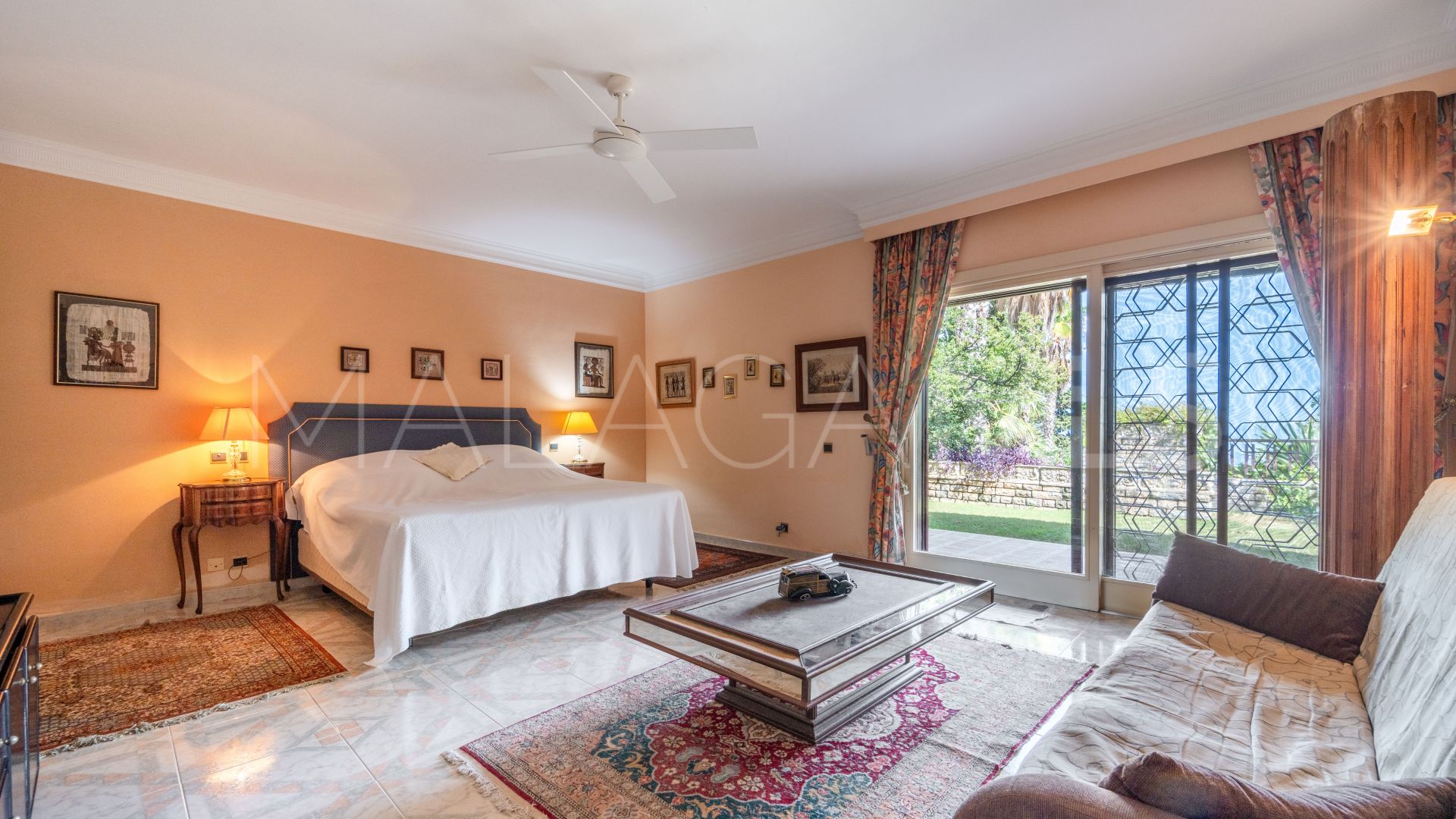 Villa for sale in Estepona
