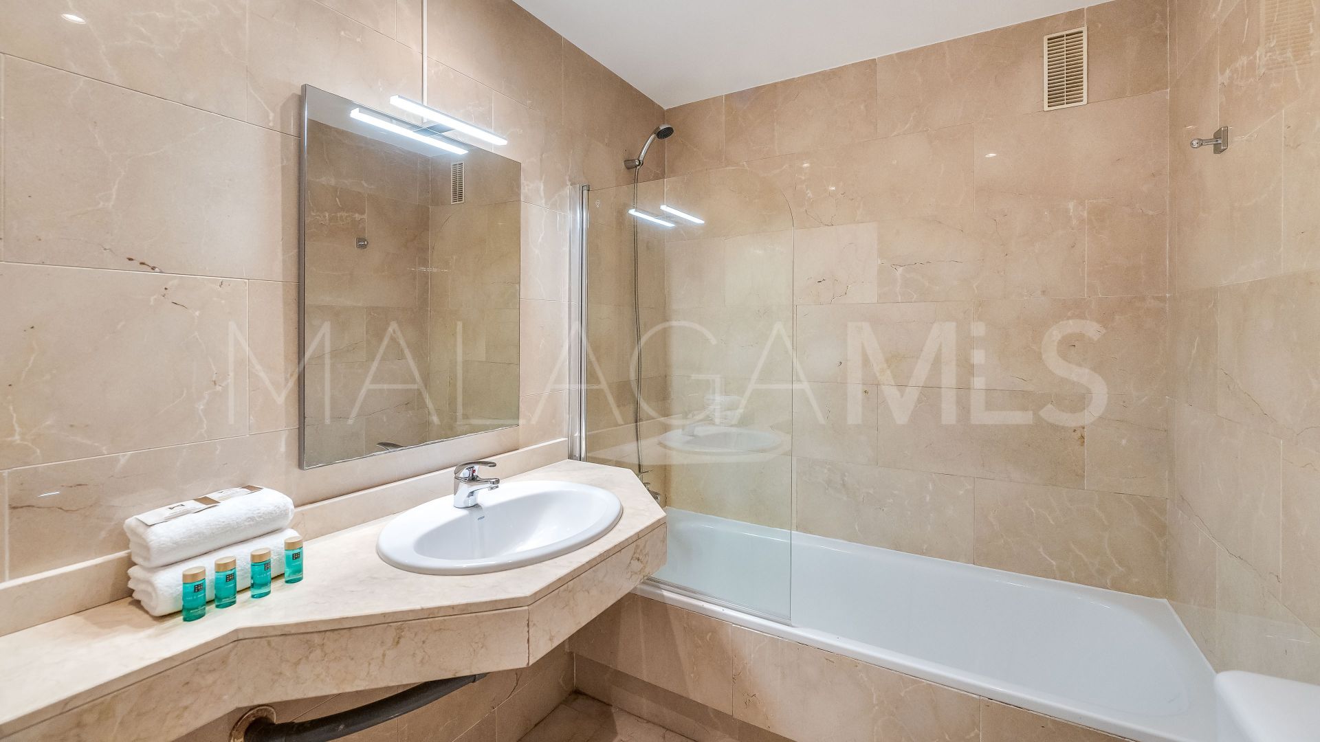 Duplex penthouse for sale in Terrazas de Banus