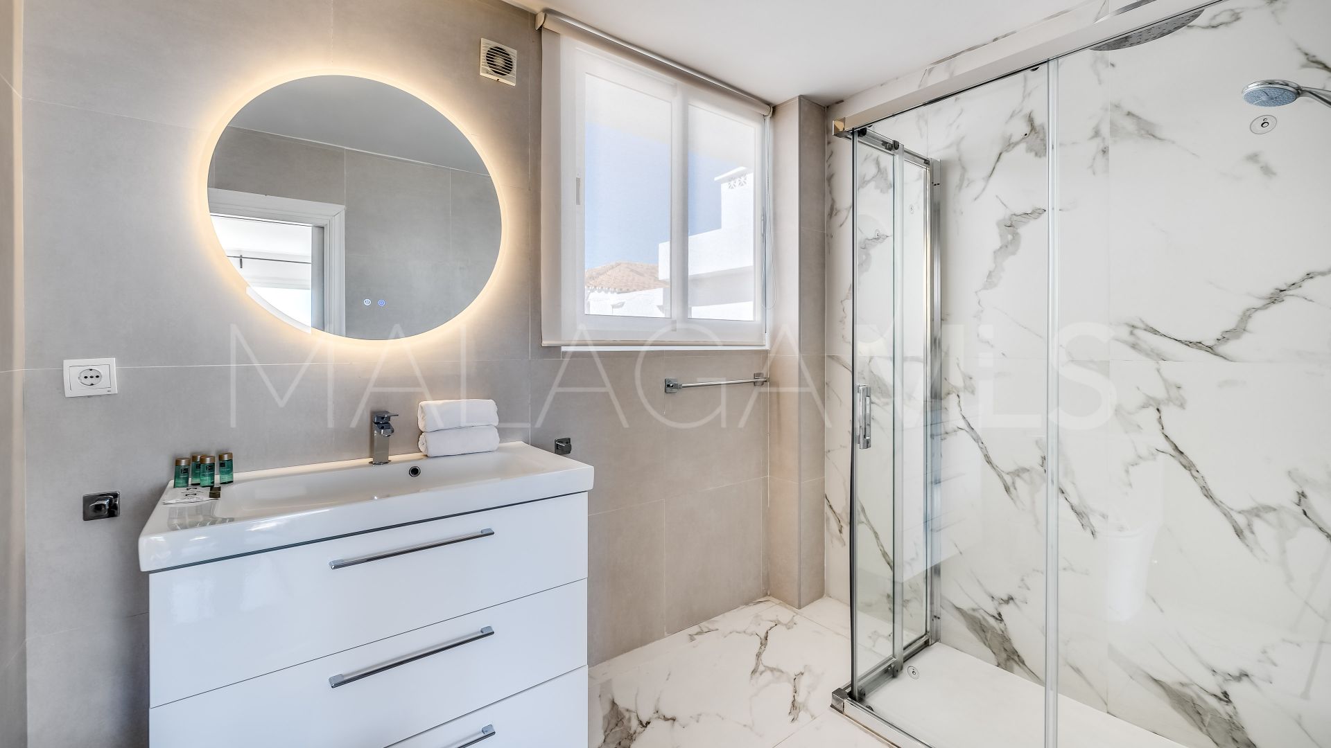 Duplex penthouse for sale in Terrazas de Banus