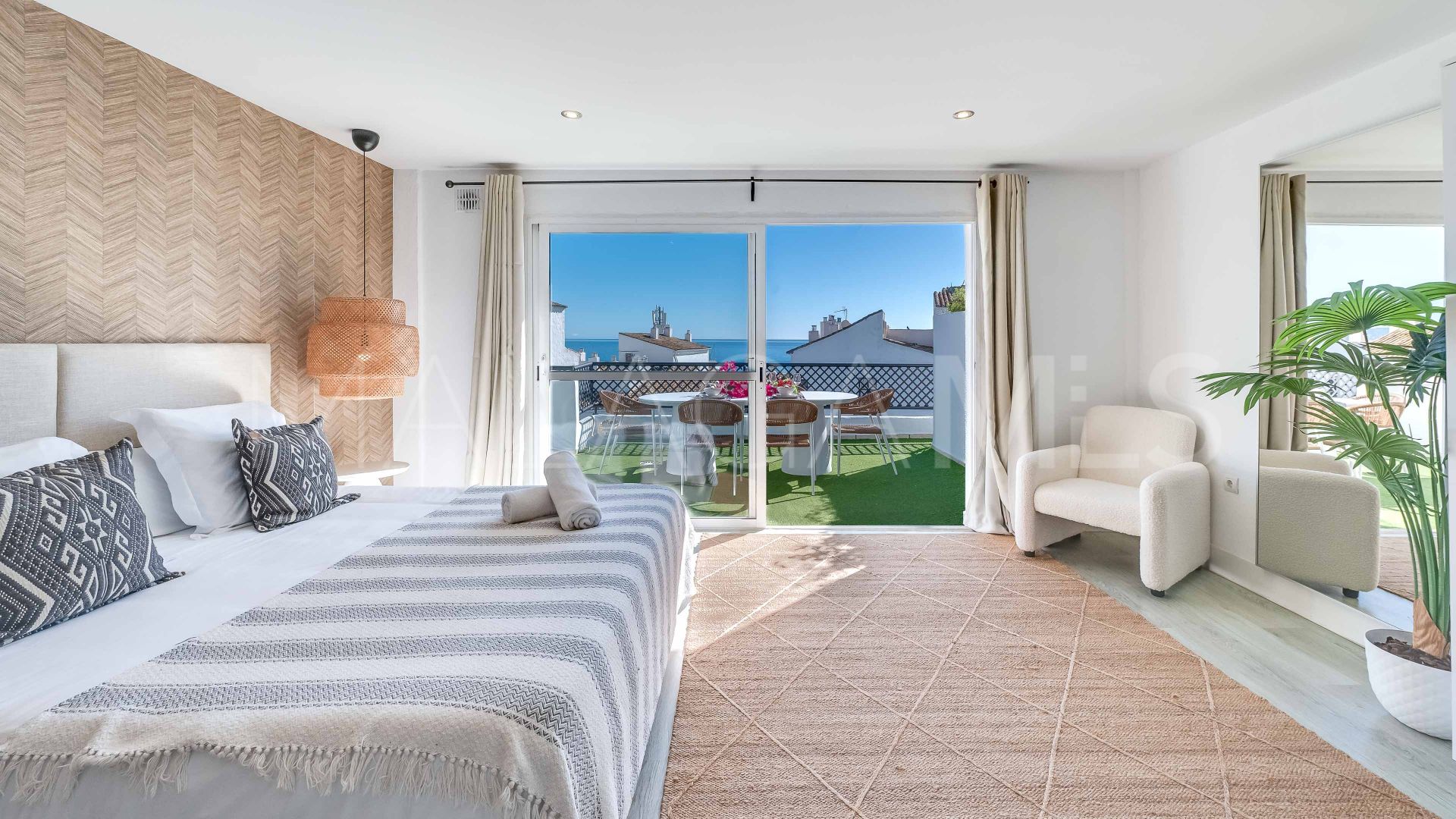 Duplex penthouse for sale in Terrazas de Banus