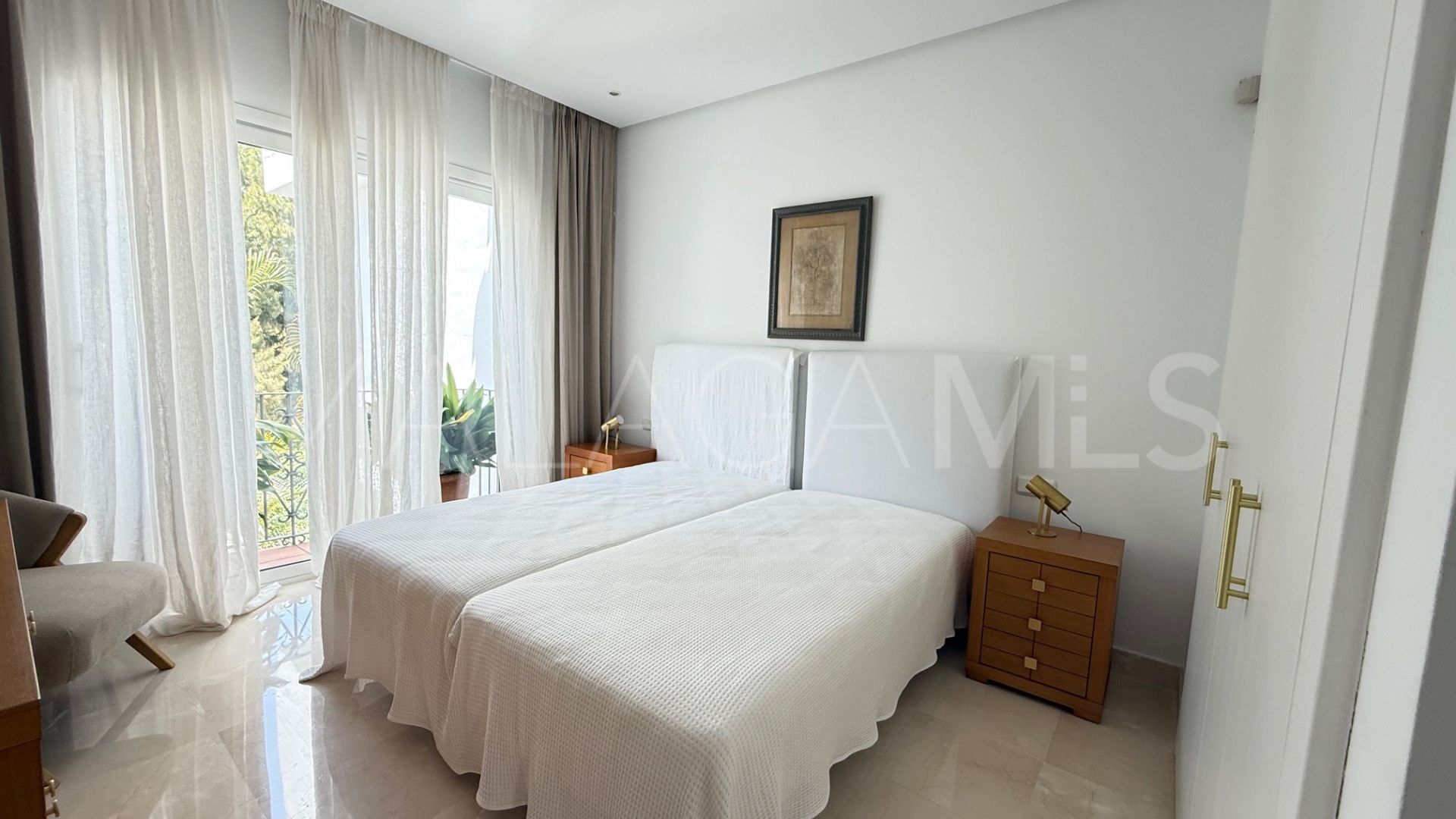 Appartement terrasse for sale in Alcazaba Beach