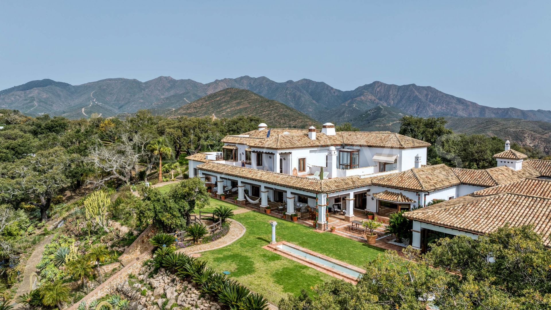 Mansion for sale in La Mairena