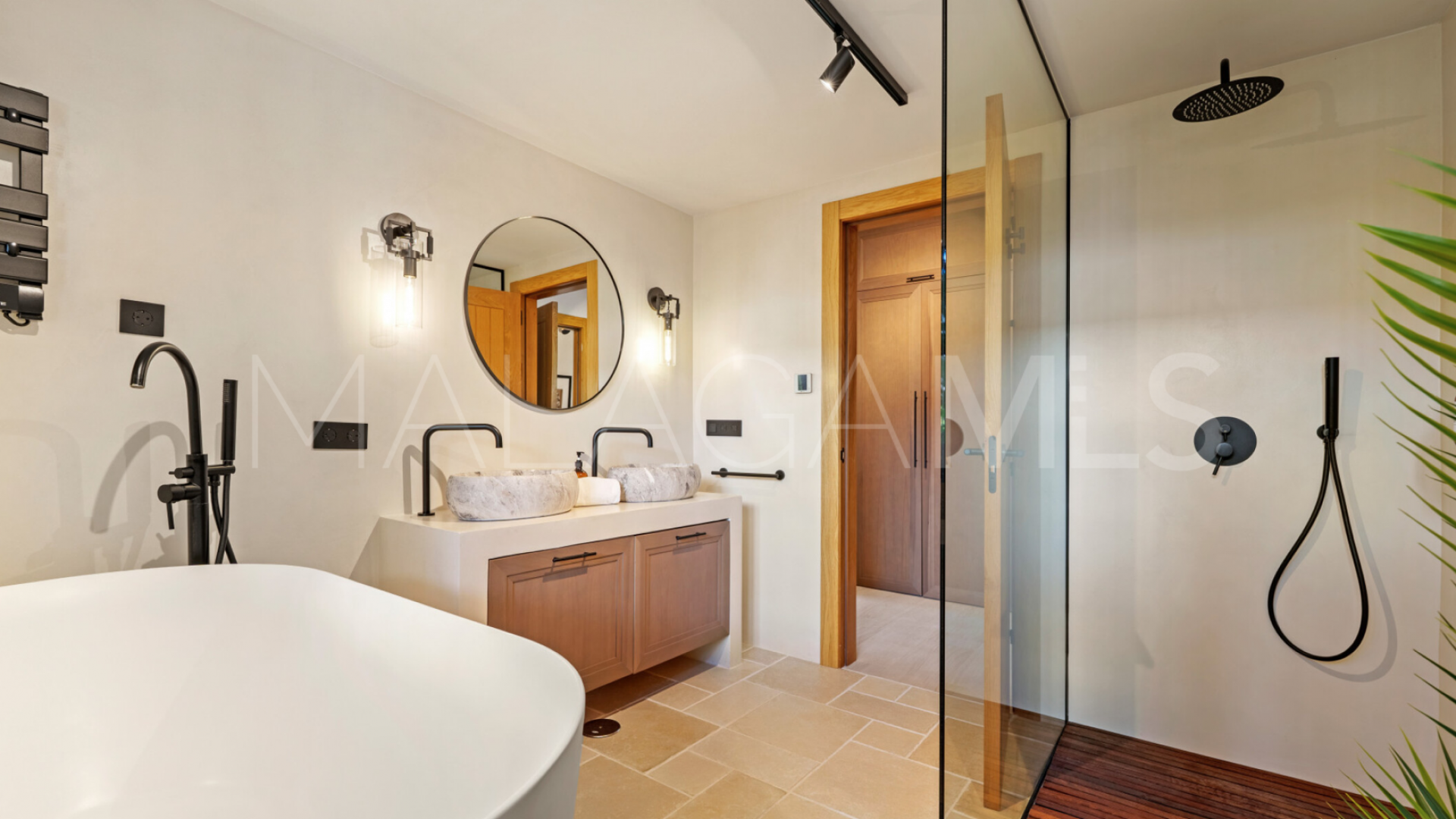 Villa for sale in Nueva Andalucia