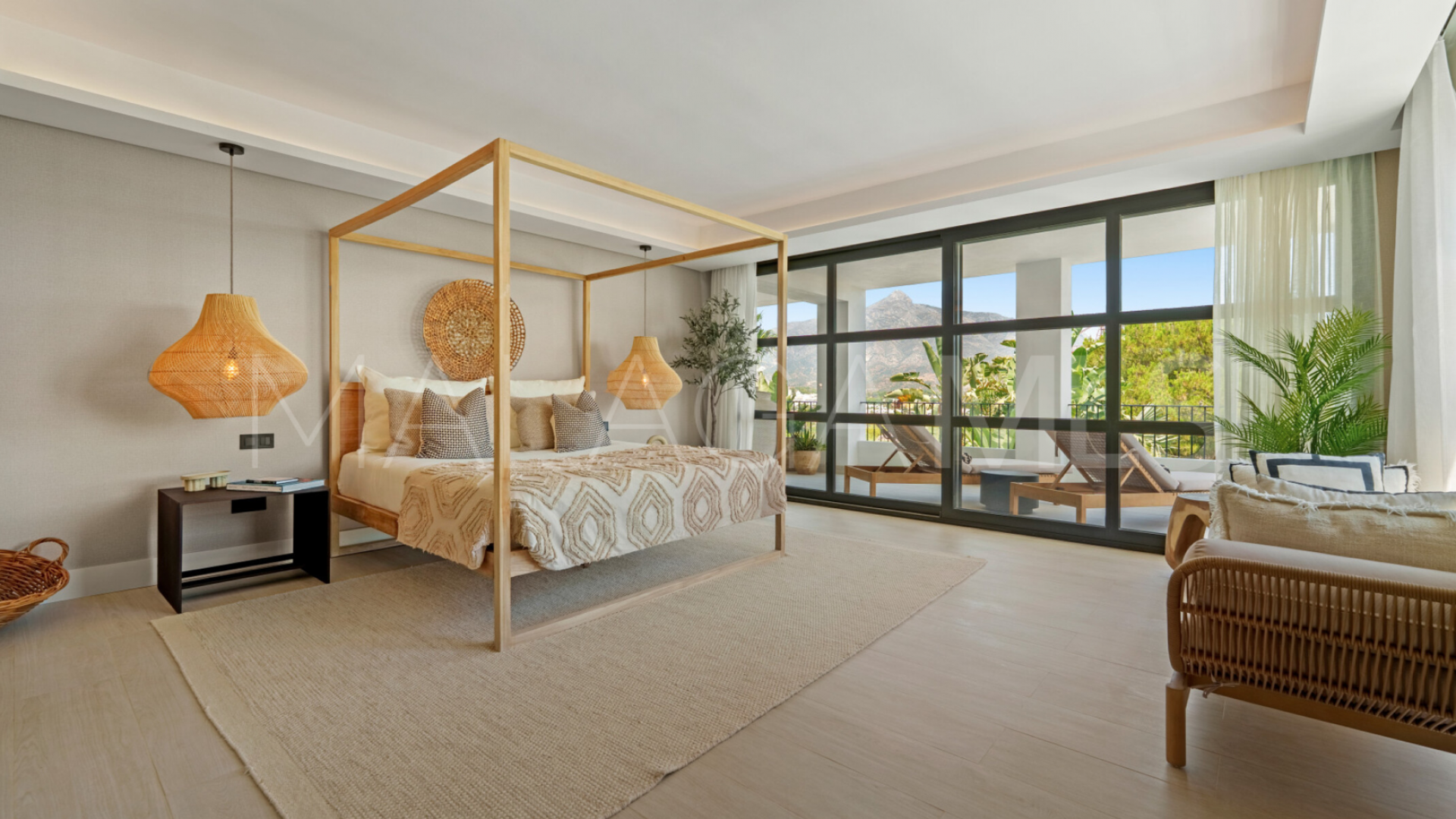 Villa for sale in Nueva Andalucia