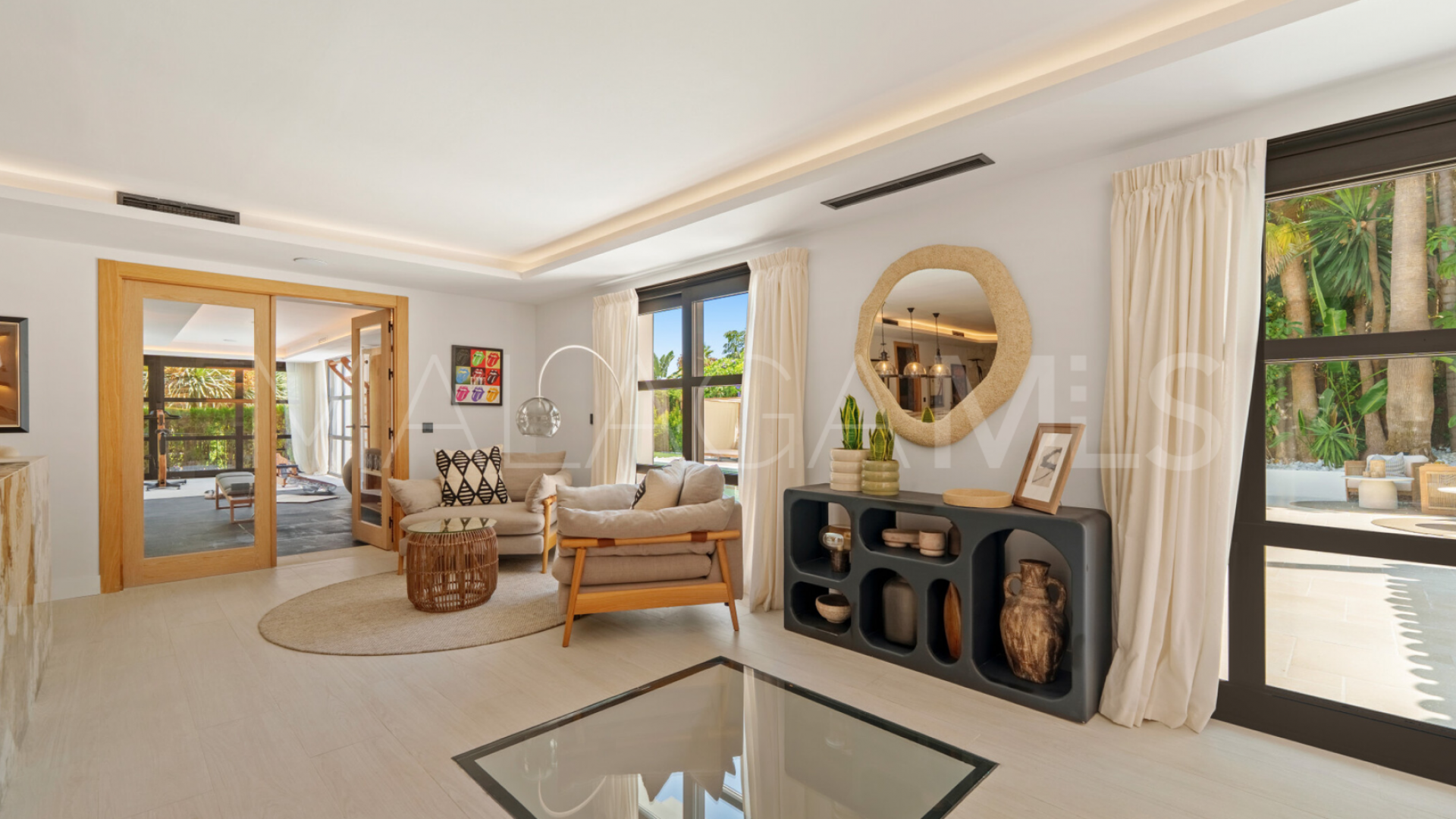 Villa for sale in Nueva Andalucia