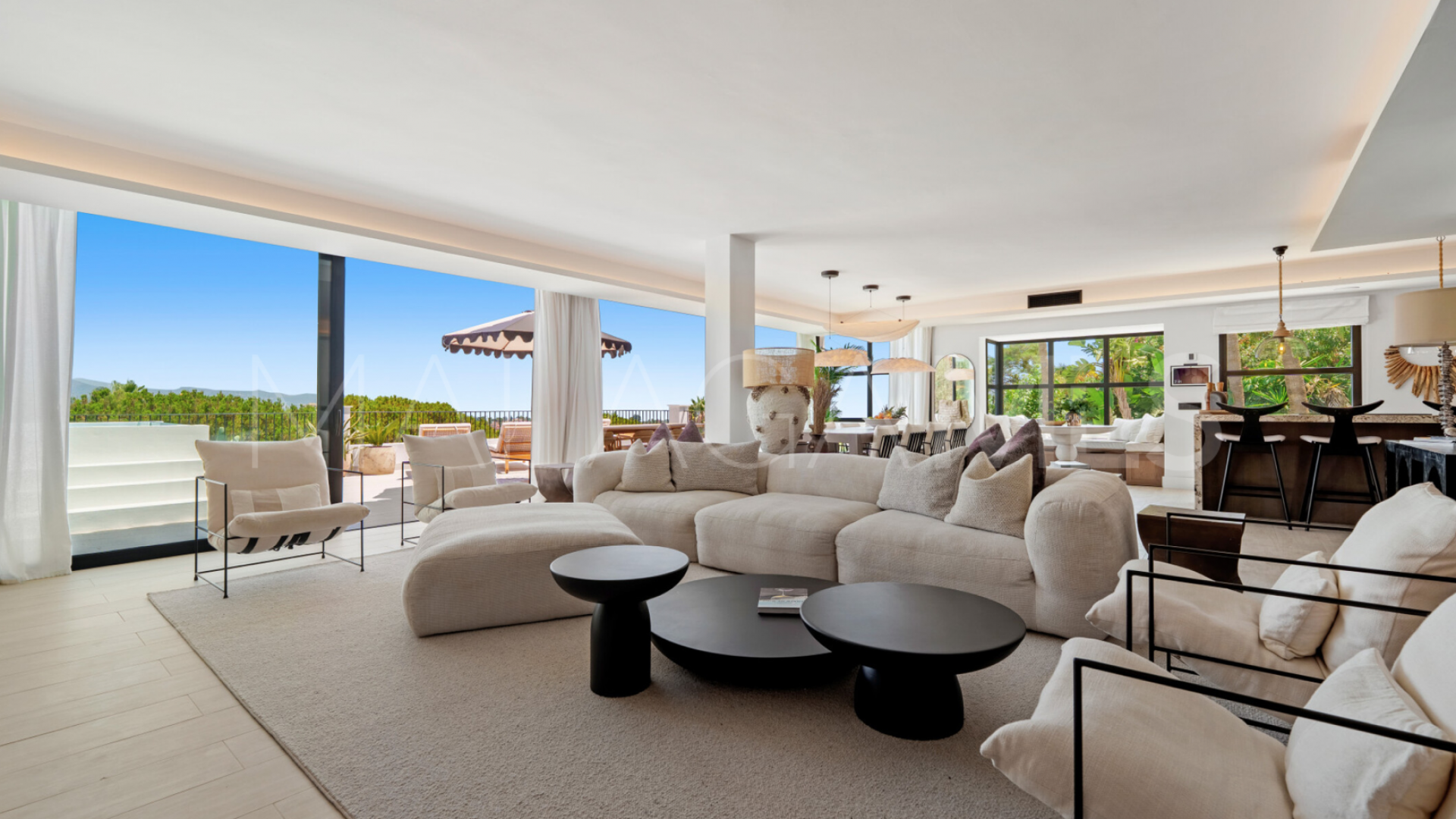 Villa for sale in Nueva Andalucia