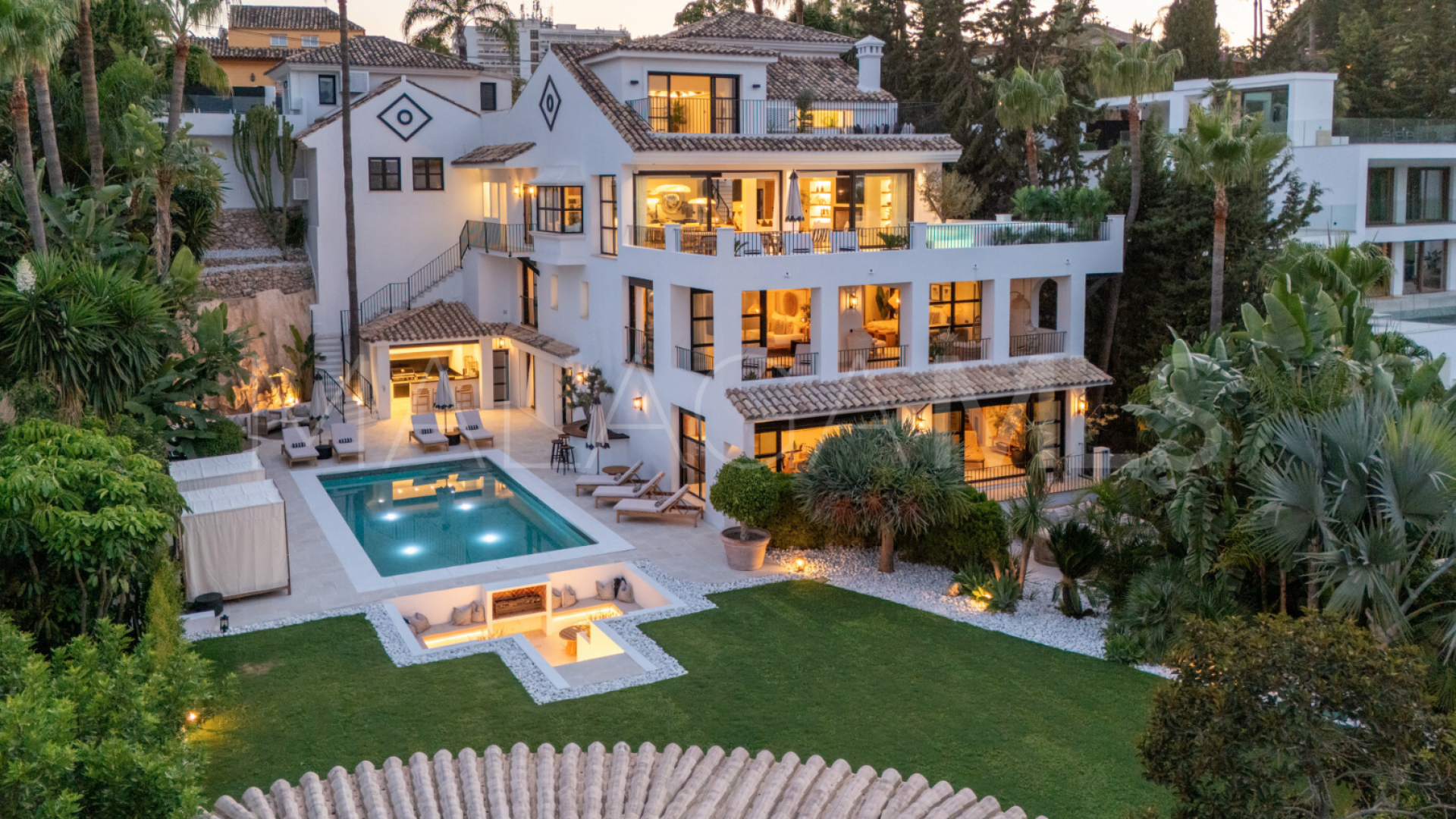 Villa for sale in Nueva Andalucia