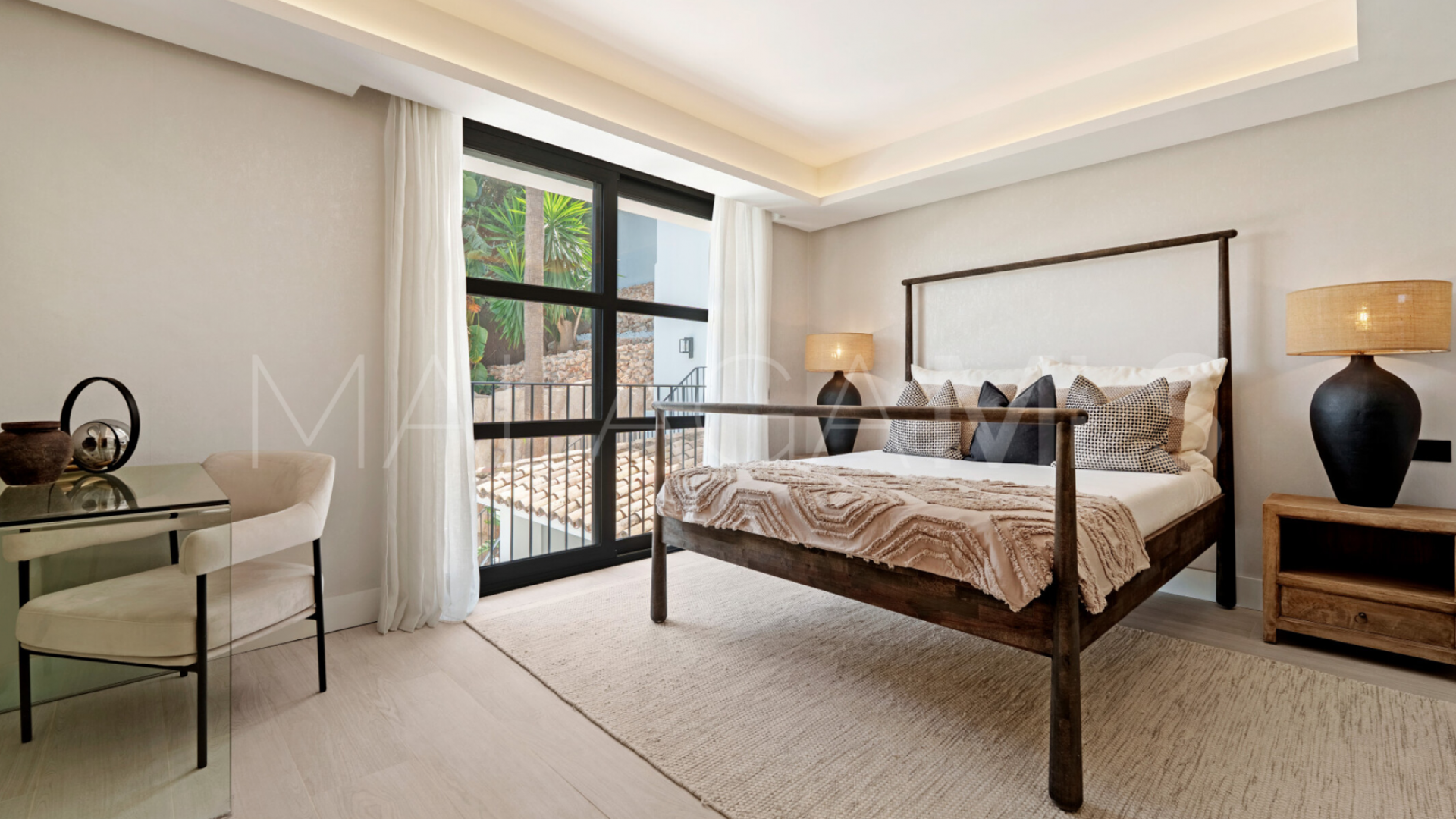 Villa for sale in Nueva Andalucia