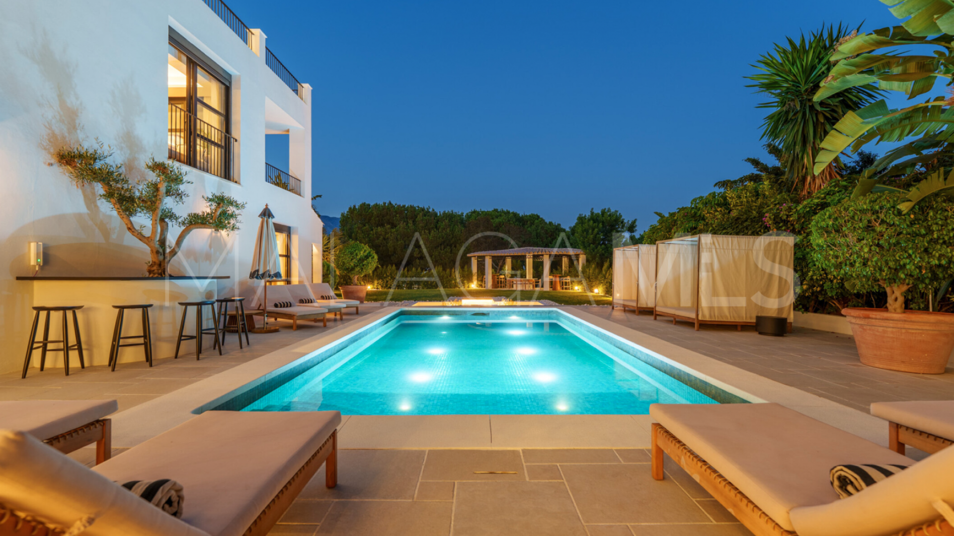 Villa for sale in Nueva Andalucia