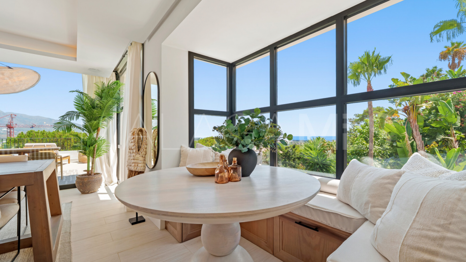 Villa for sale in Nueva Andalucia