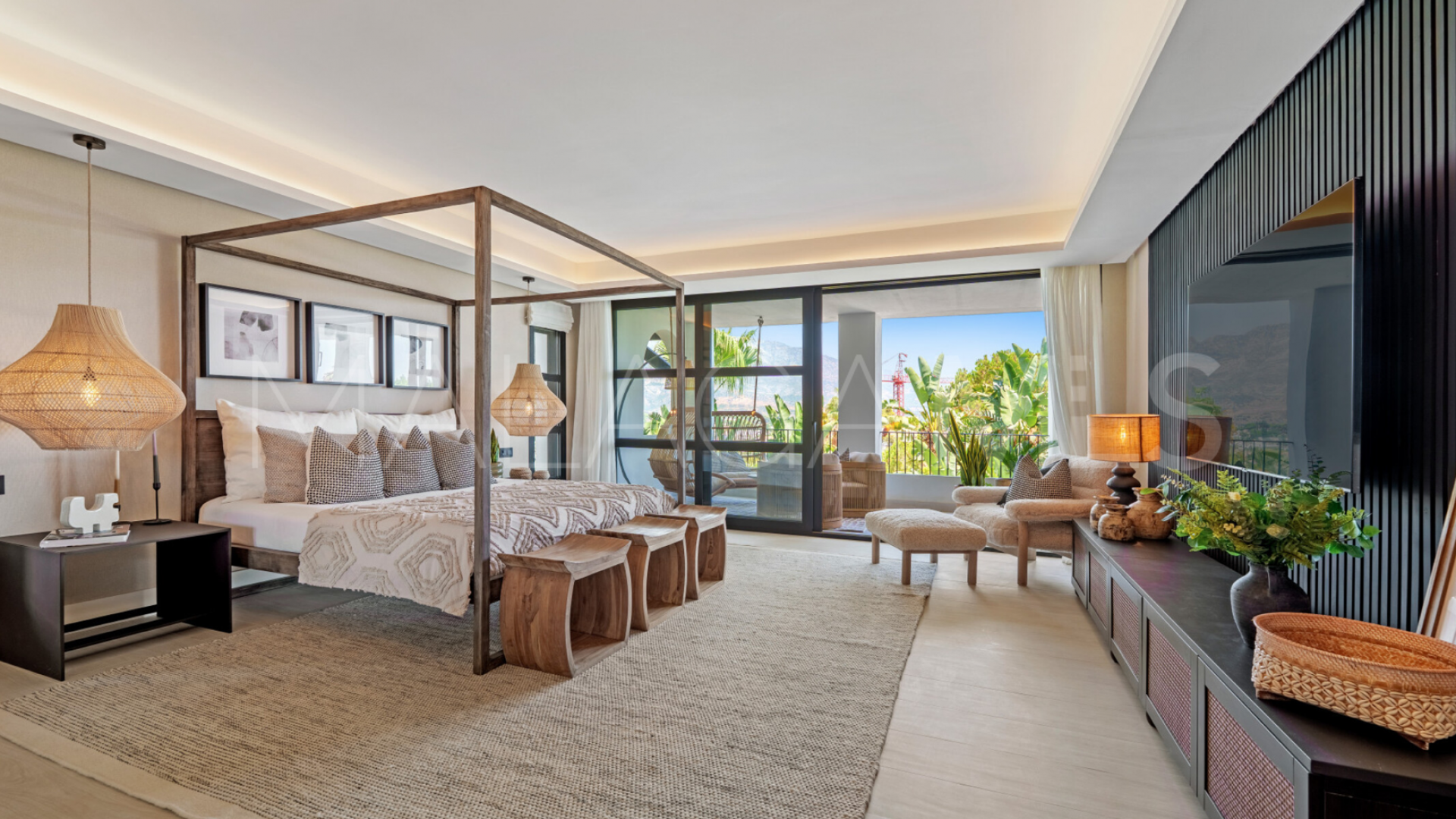 Villa for sale in Nueva Andalucia