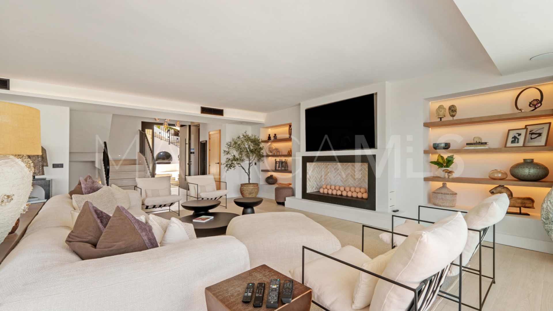 Villa for sale in Nueva Andalucia