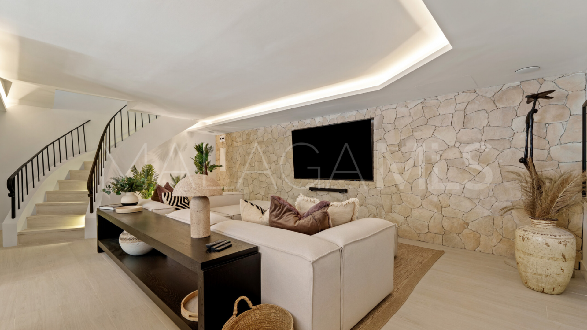 Villa for sale in Nueva Andalucia