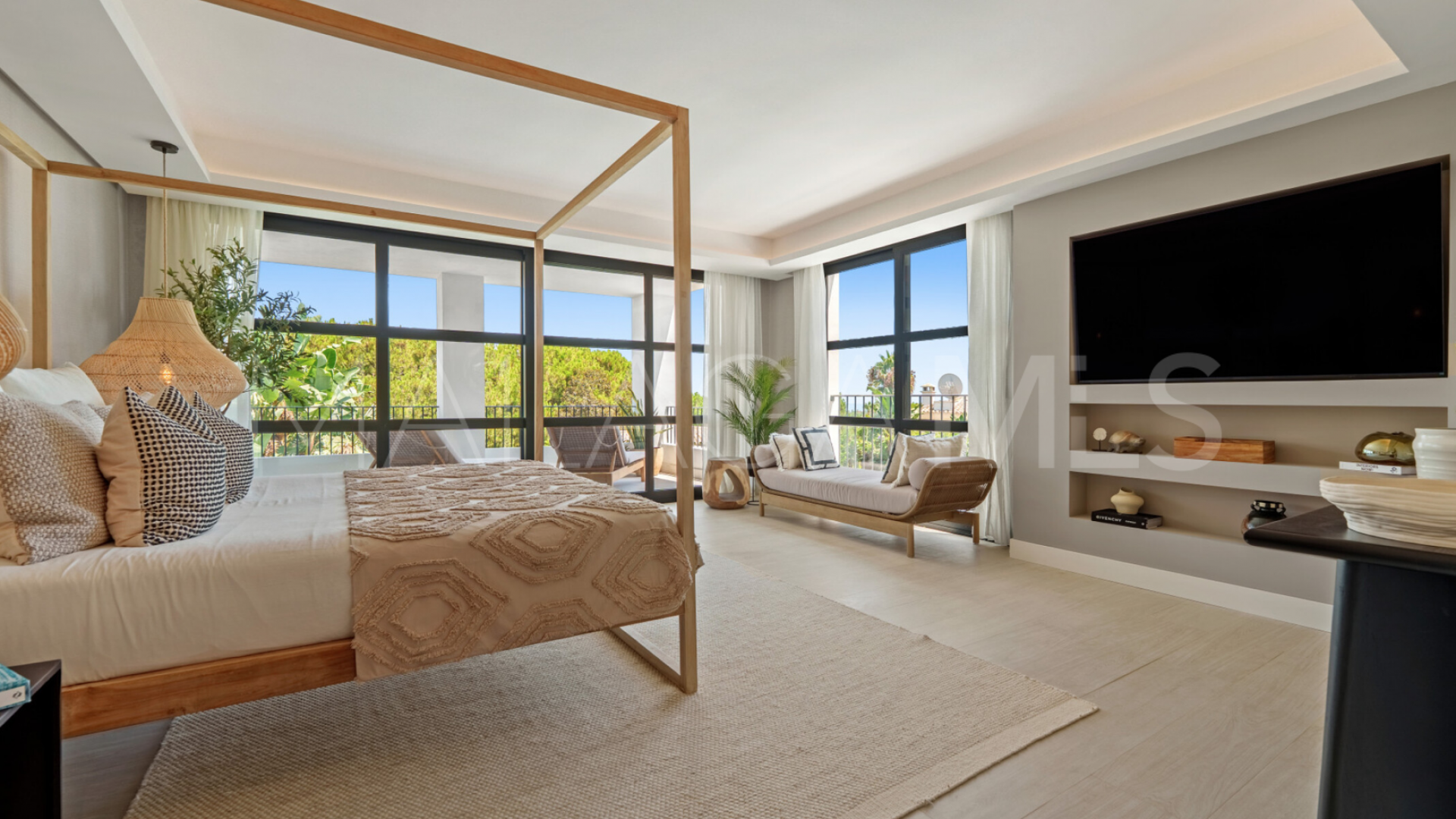 Villa for sale in Nueva Andalucia