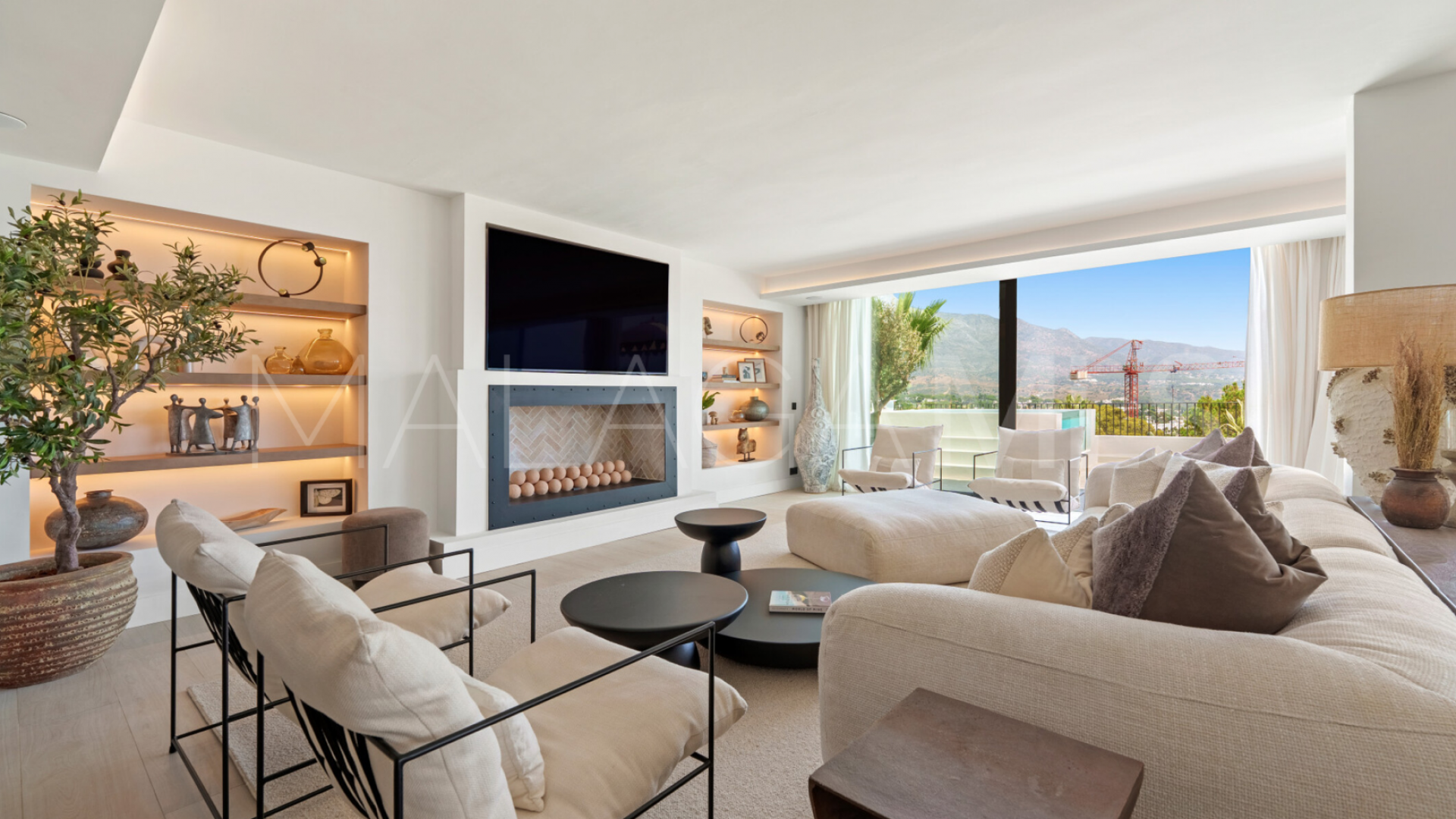 Villa for sale in Nueva Andalucia